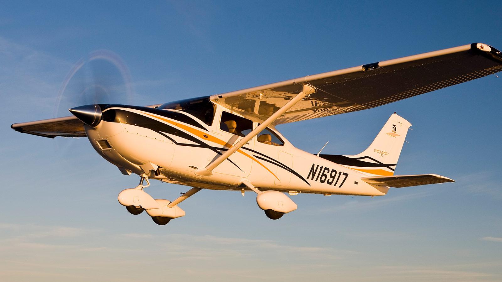 1600x900 Cessna 182 Wallpaper