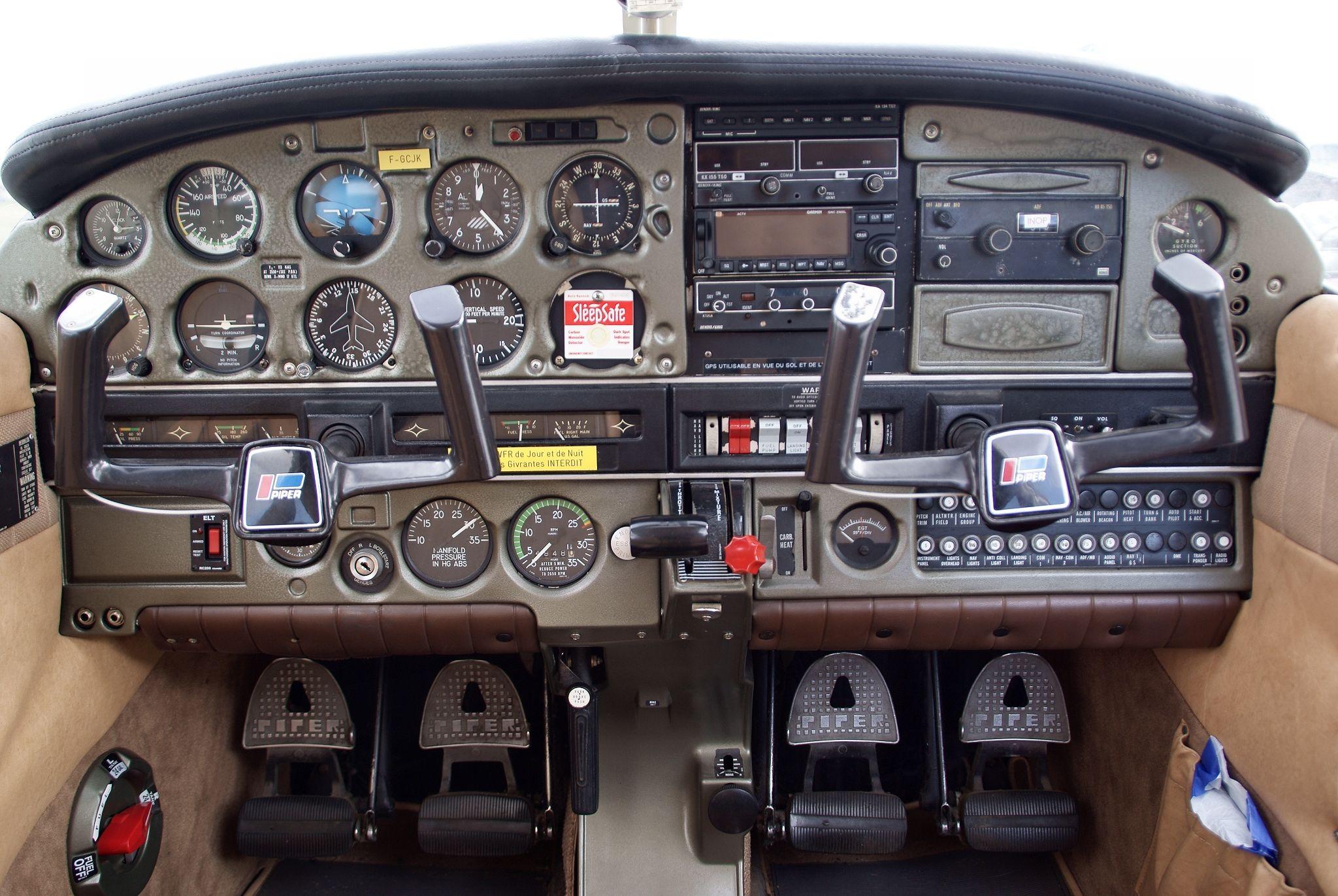 2048x1371 Light Aircraft Cockpit Image