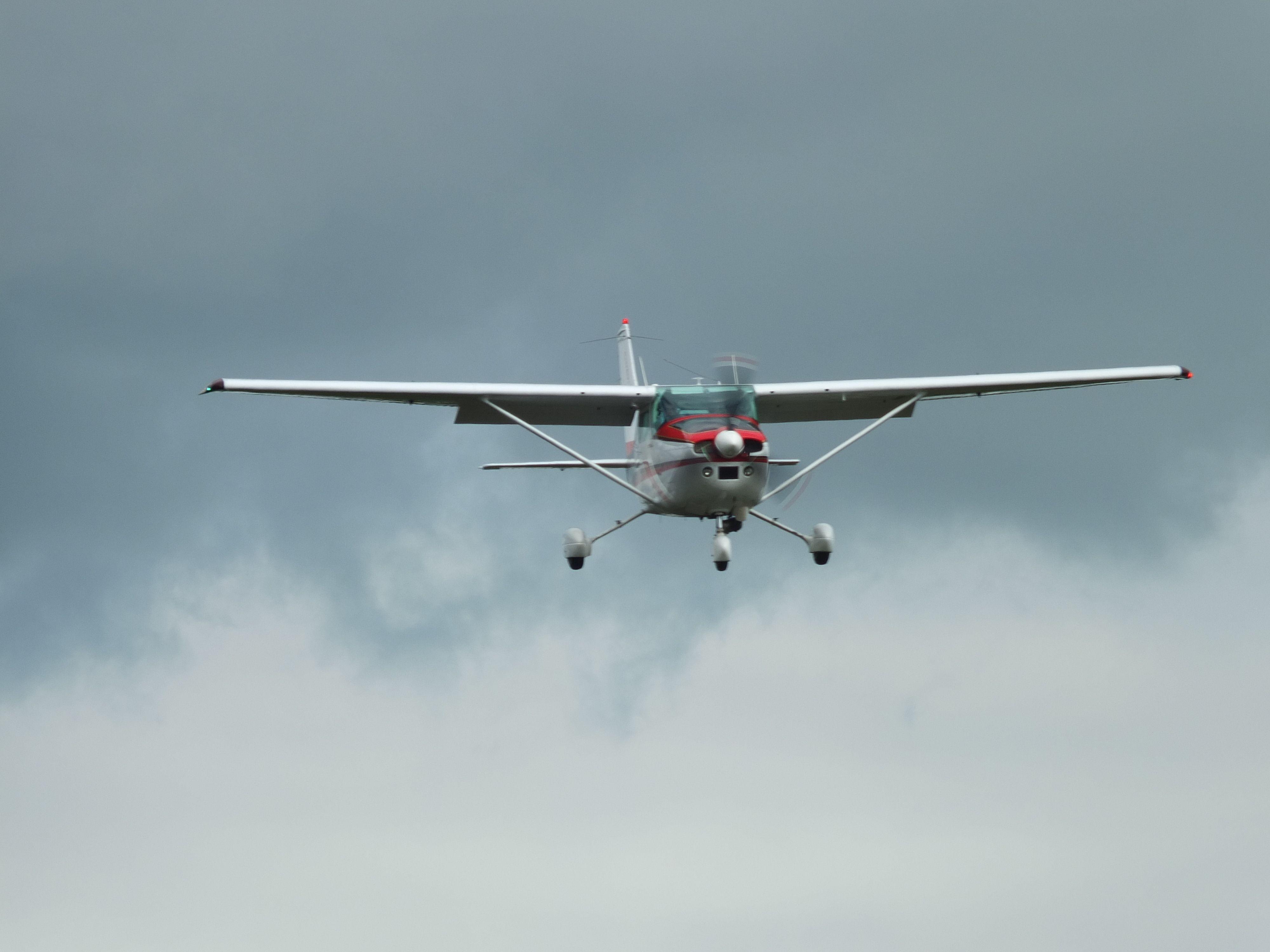 4000x3000 Brasschaat Cessna 182 PH HLF