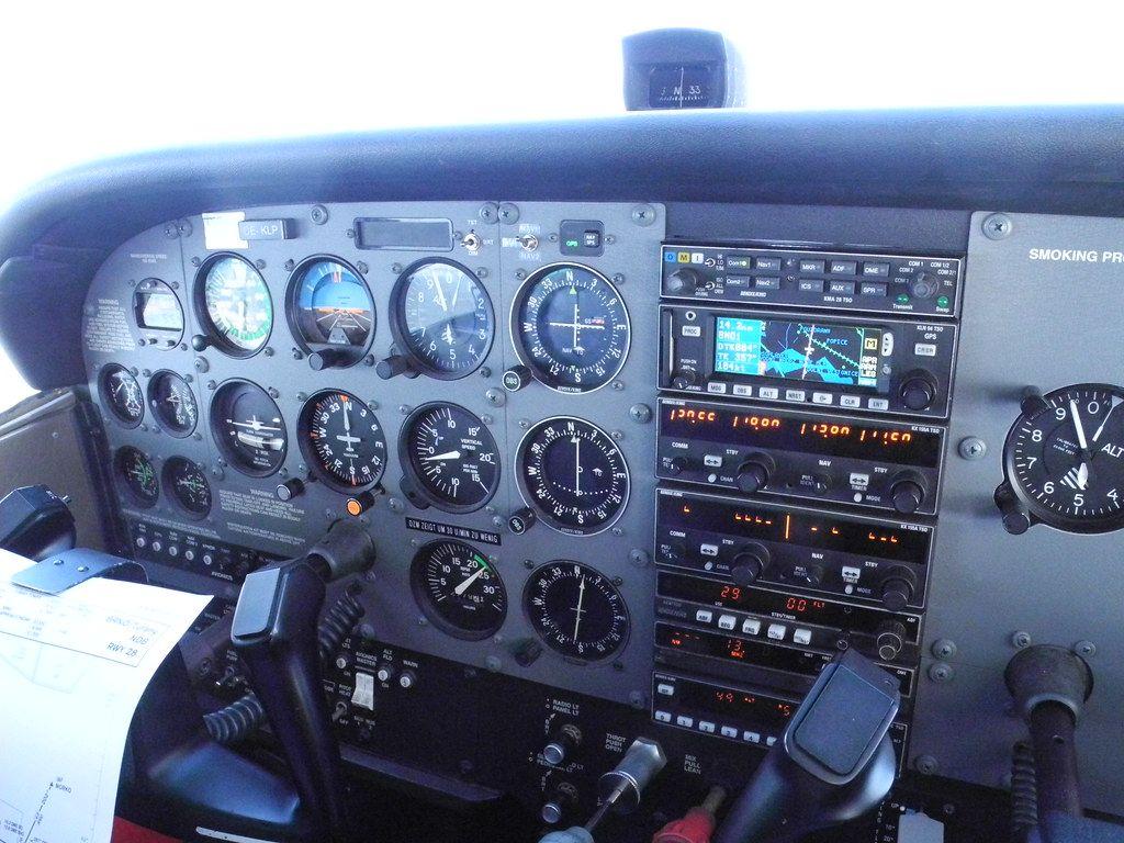 1024x768 Cockpit Cessna 172