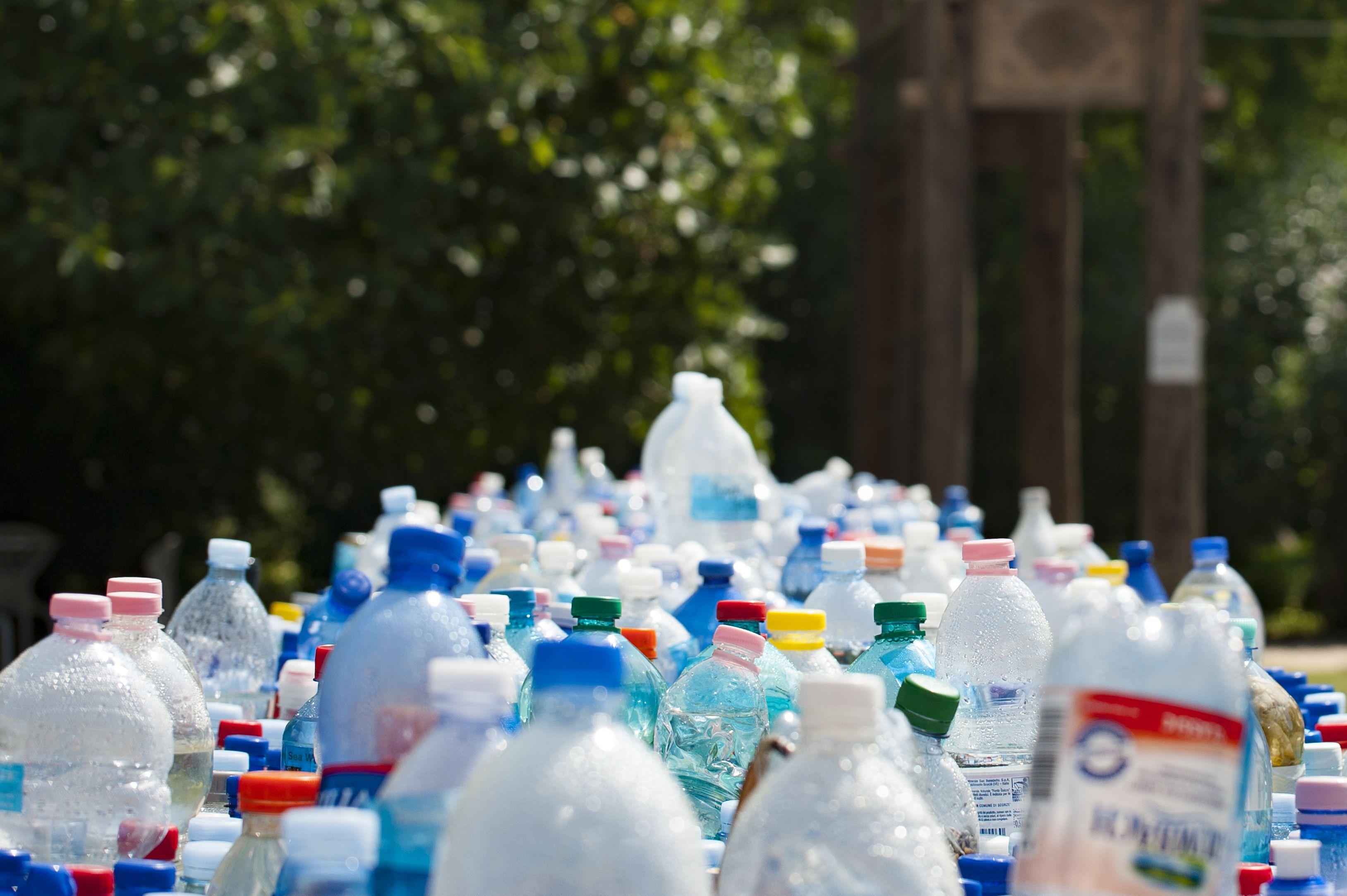 3256x2166 Assorted Plastic Bottles · Free