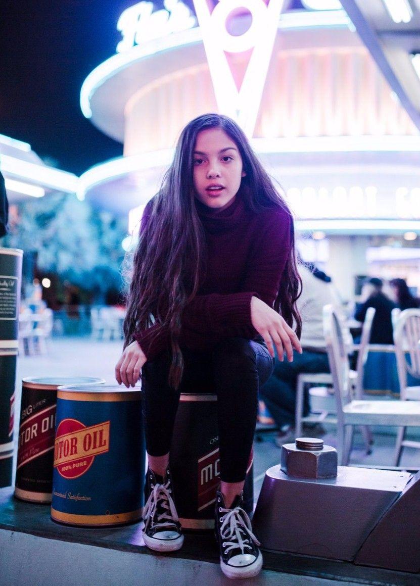 831x1160 Olivia Rodrigo Wallpaper