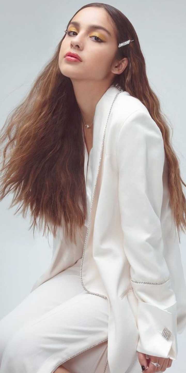720x1440 4K Olivia Rodrigo Wallpaper