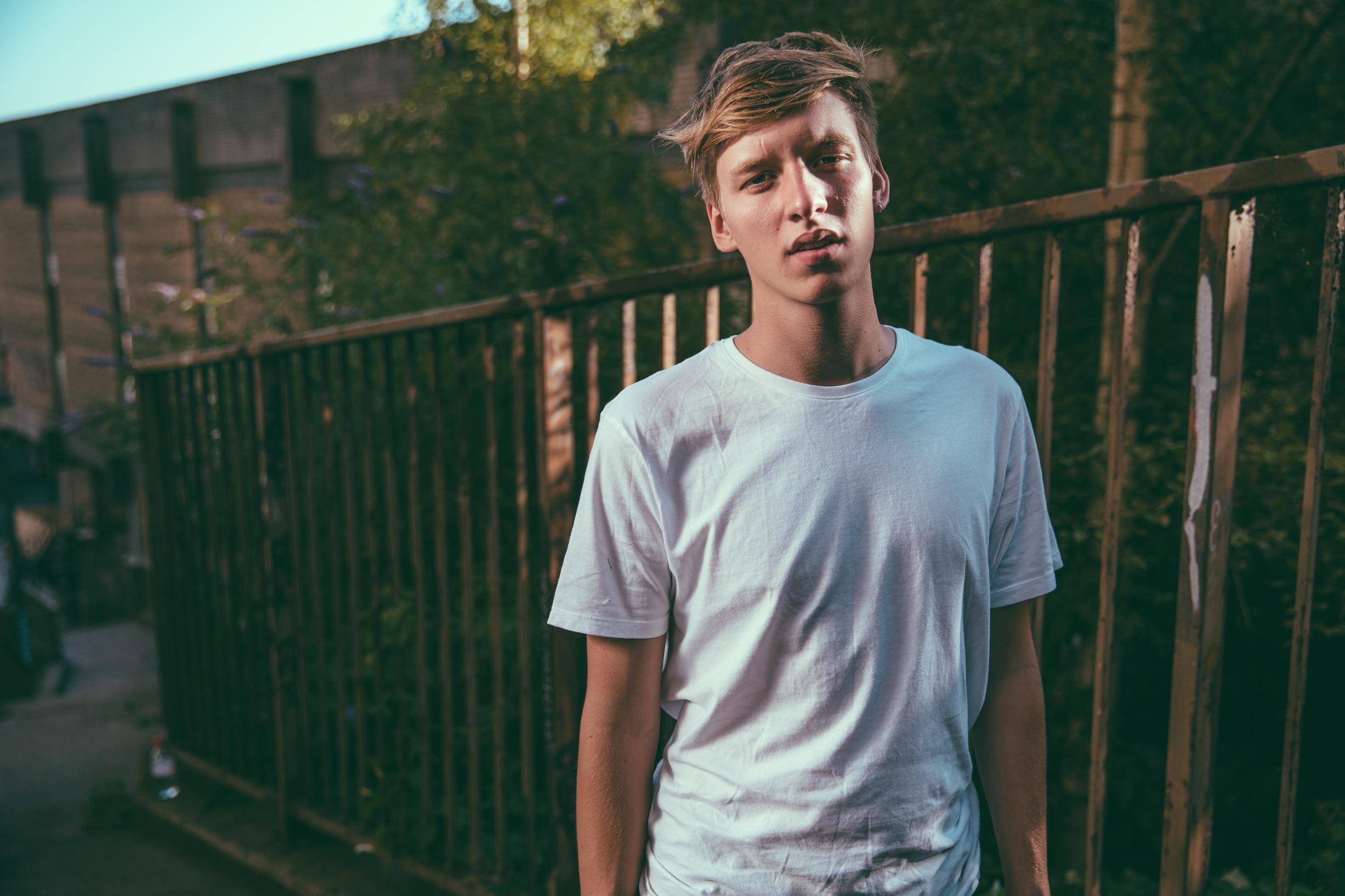 2453x1635 George Ezra wallpaper
