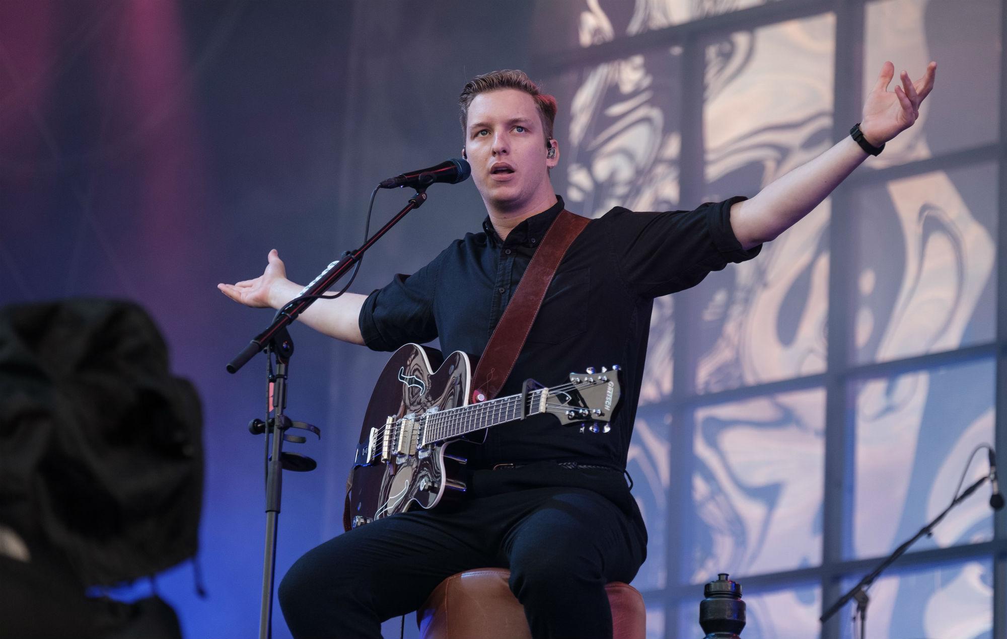 2000x1270 George Ezra explains why he performed his Isle of Wight festival set while sat on a stool