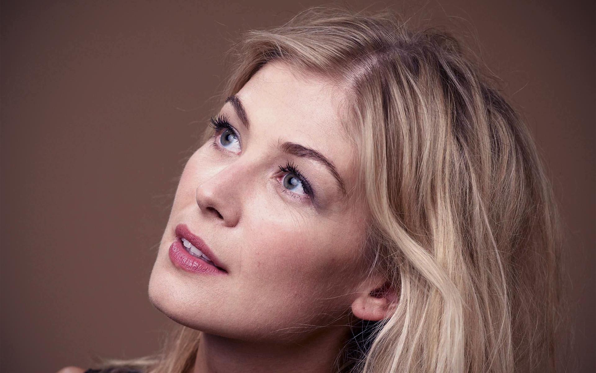 1920x1200 Rosamund Pike 39217 1920x1200px