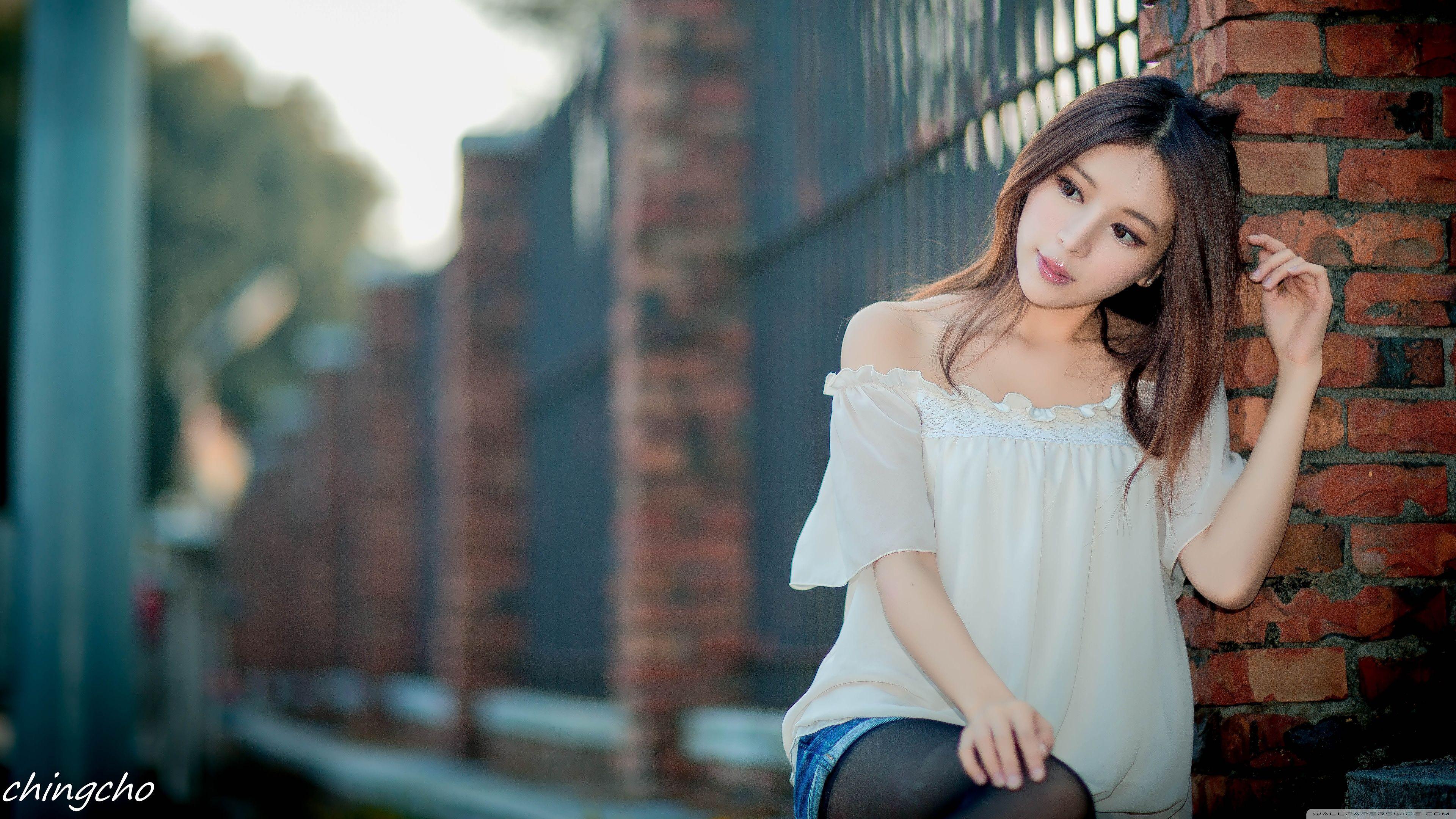 3840x2160 Girl Deskk Wallpaper