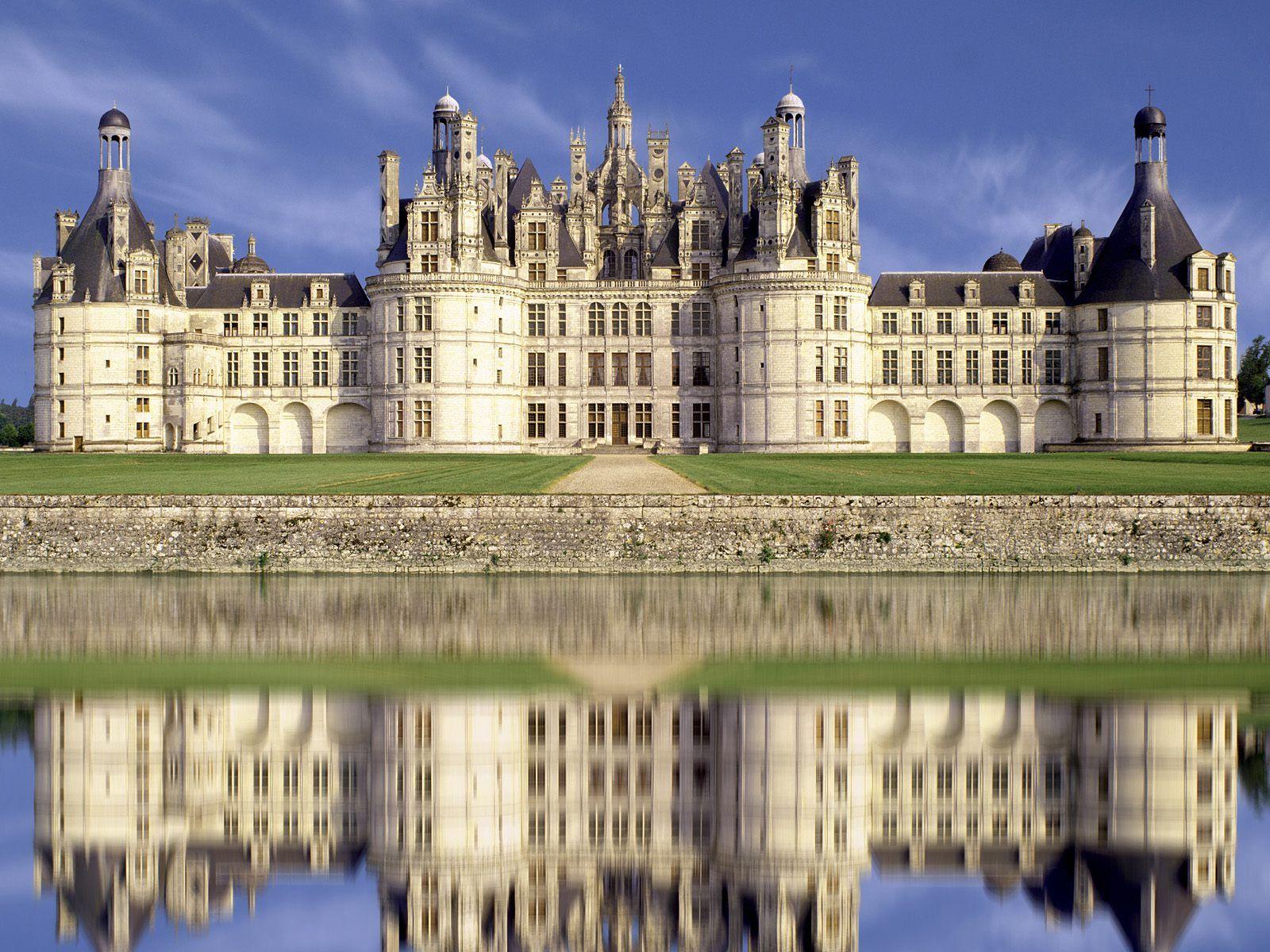 1600x1200 French Chateau Wallpaper