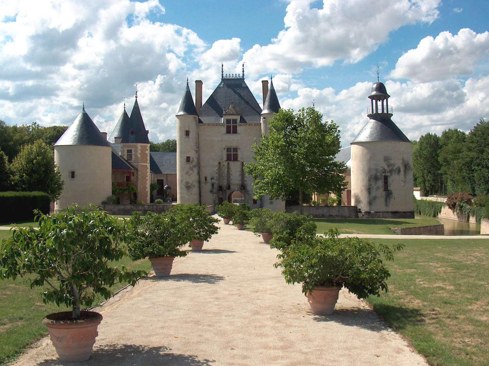 1600x1200 French Chateau Wallpaper