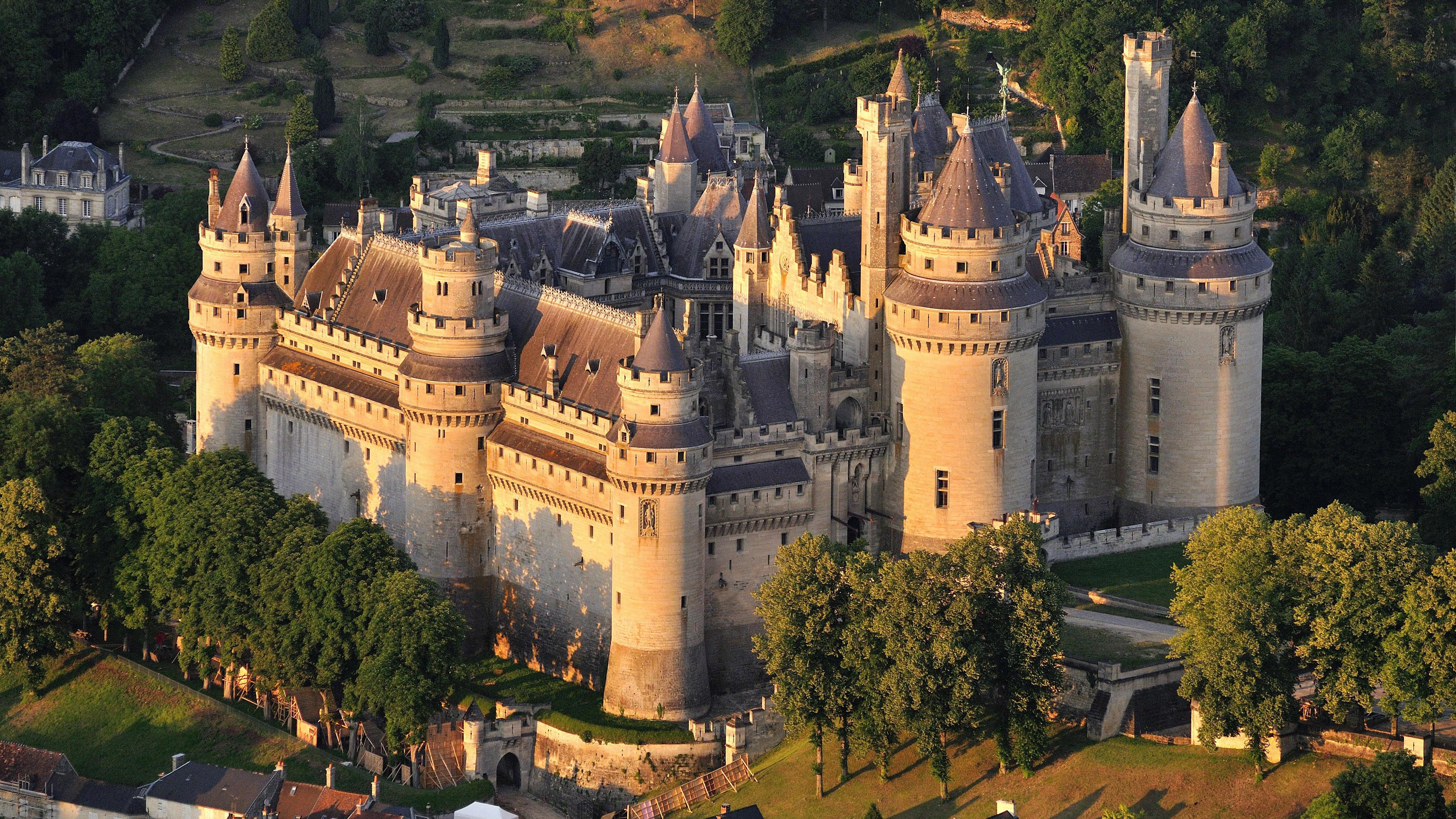 4262x2397 Château de Pierrefonds, Oise, France [4262x2397] 16:9