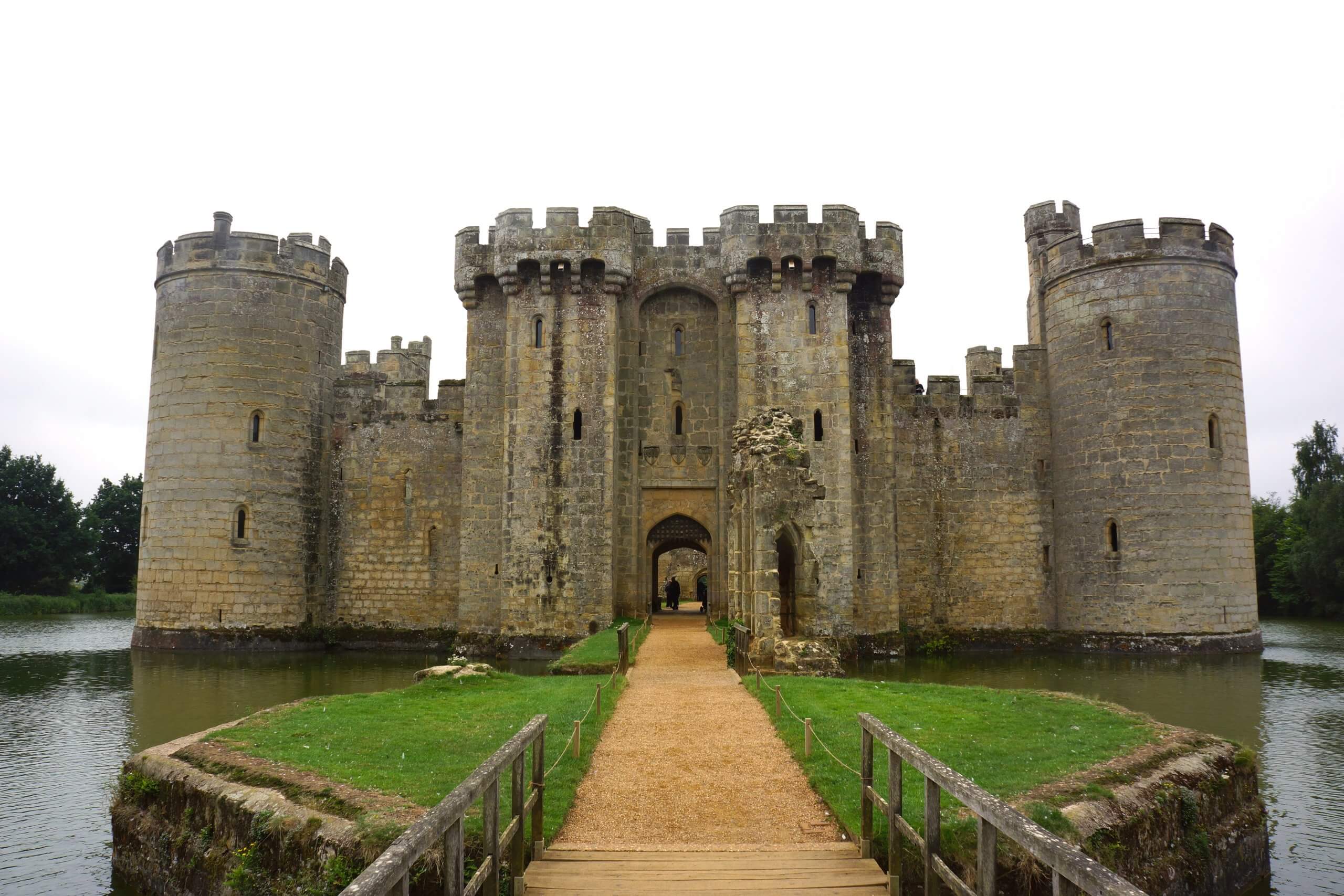 2560x1707 Best Castles in England With Beautiful Picture