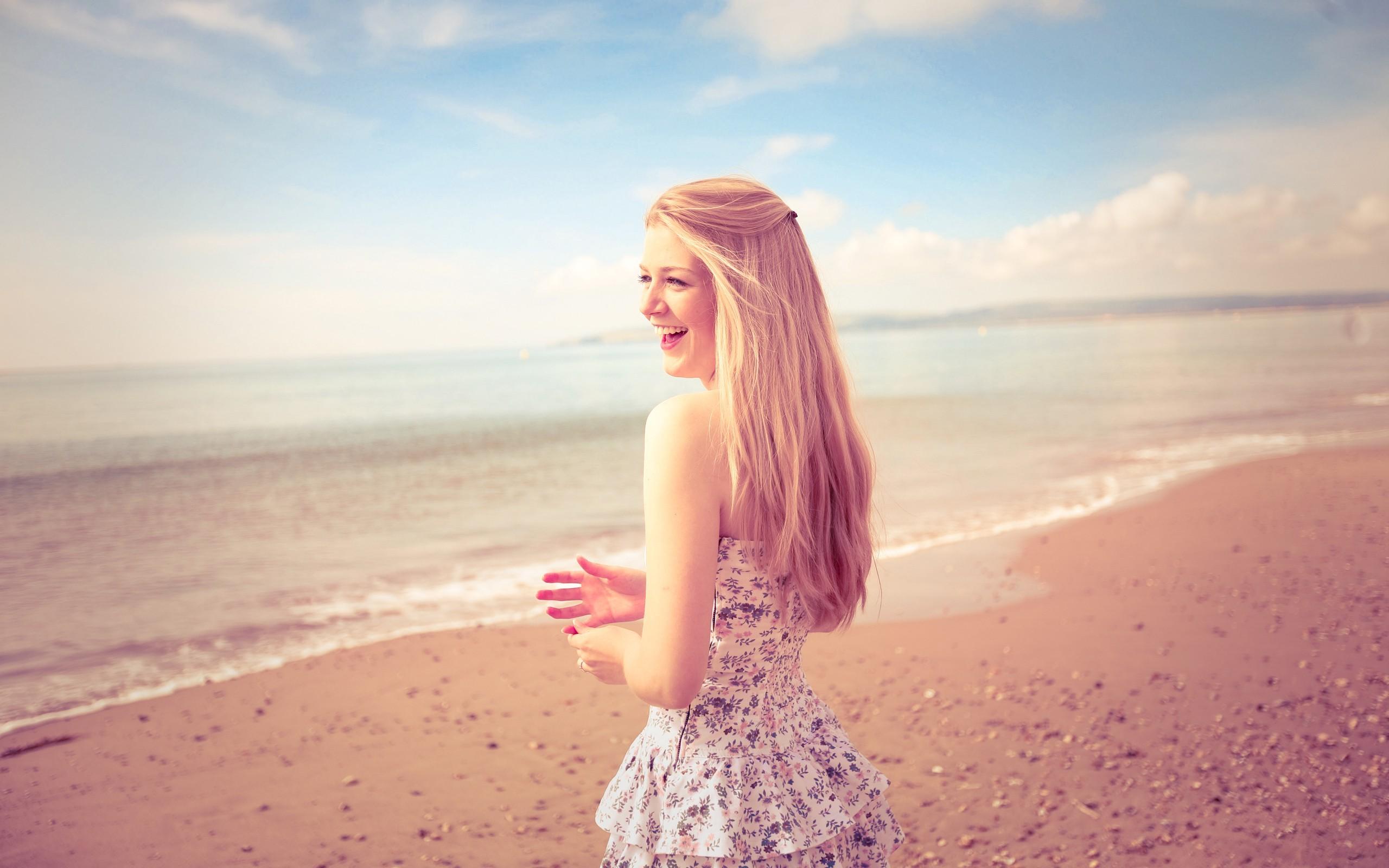 2560x1600 #sea, #dress, #smiling, #beach, #blonde, #happy face, #women outdoors, #sand, #horizon, #women, #summer, #sky, #long hair, wallpaper. Mocah HD Wallpaper