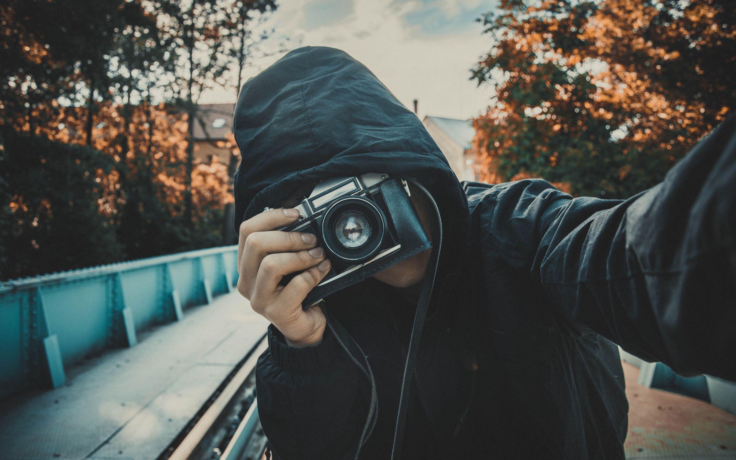 2560x1600 Download wallpaper 2560x1600 photographer, camera, selfie, hood, lens, hidden face widescreen 16:10 HD background