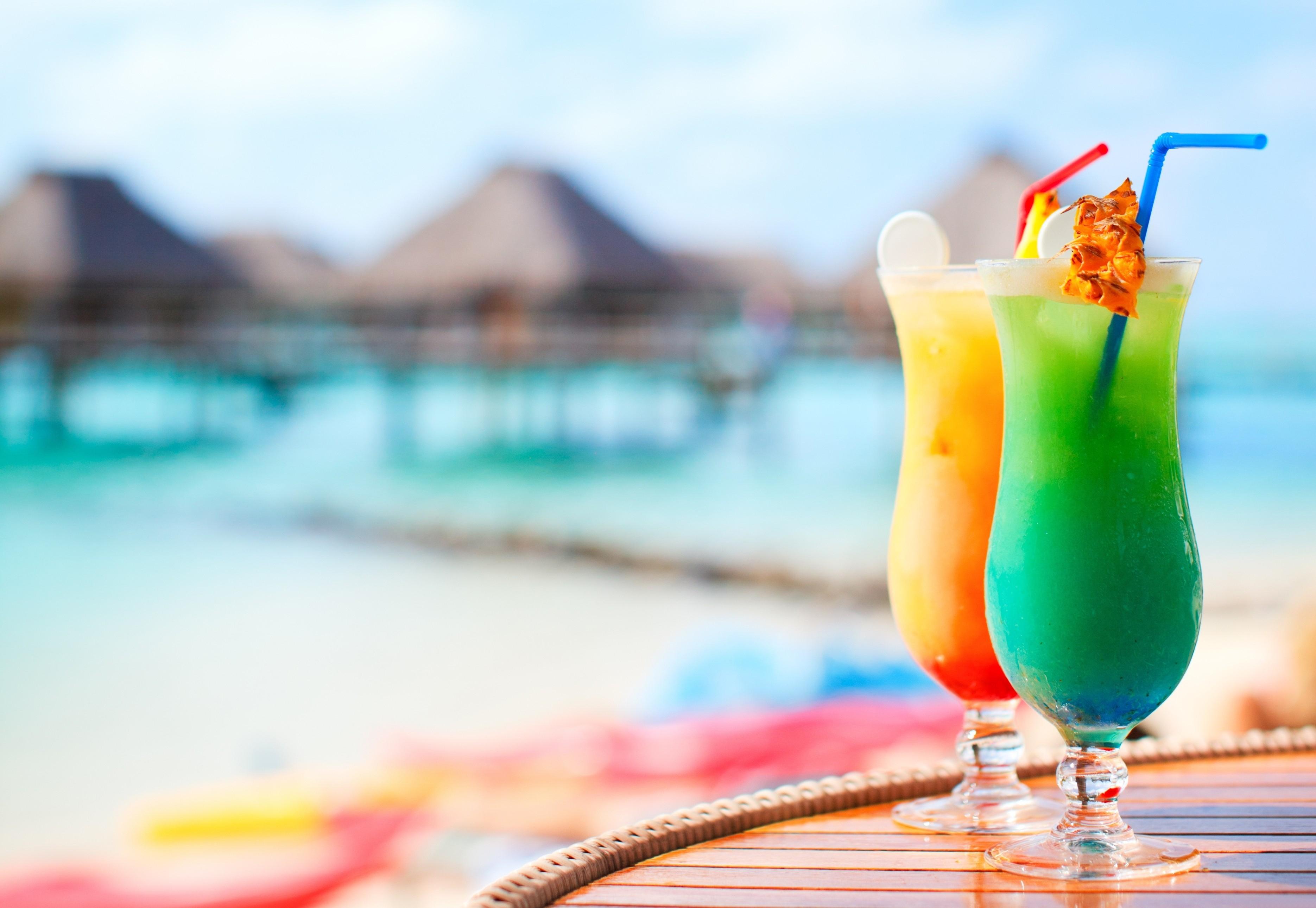 3740x2580 Two Long Drinks on Beach HD wallpaper