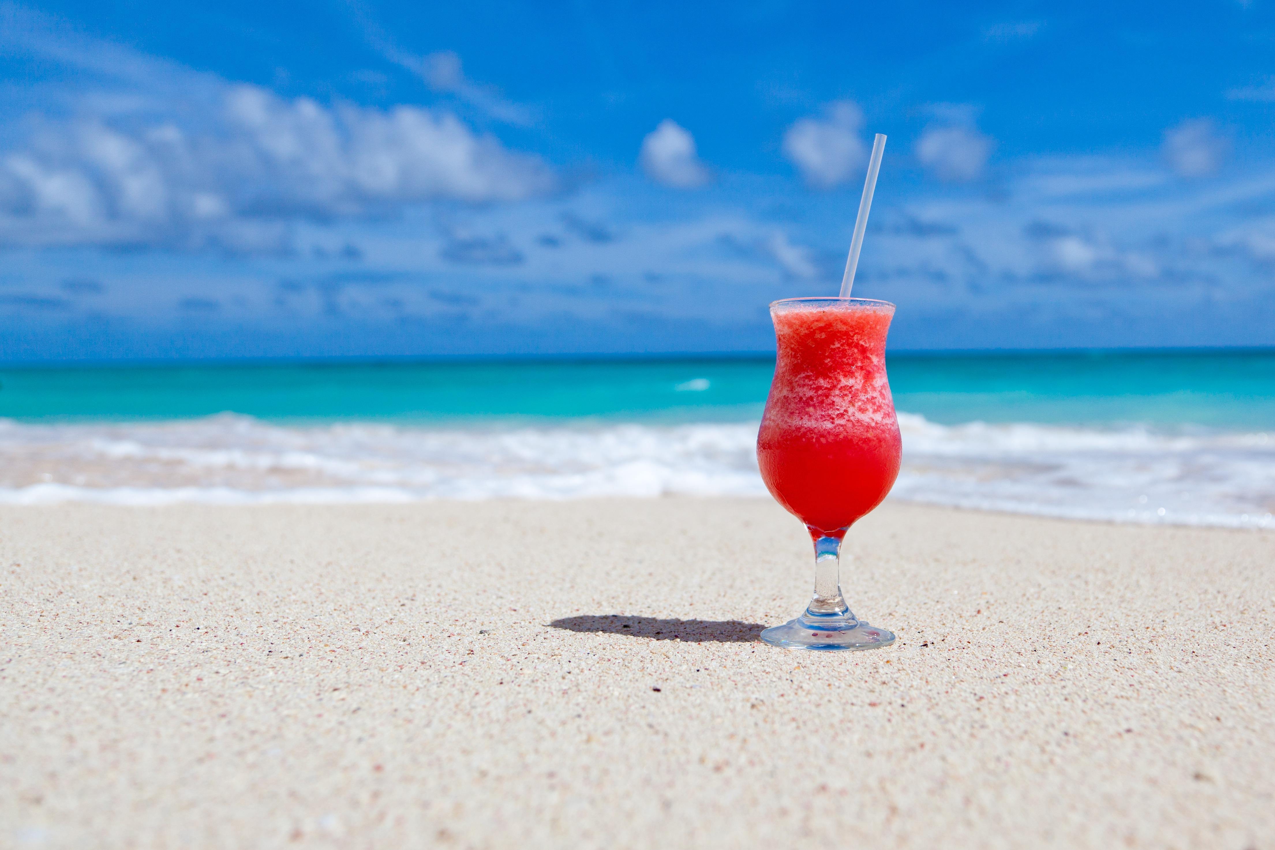 4419x2946 Red Slush Drink in Glass on Beach · Free