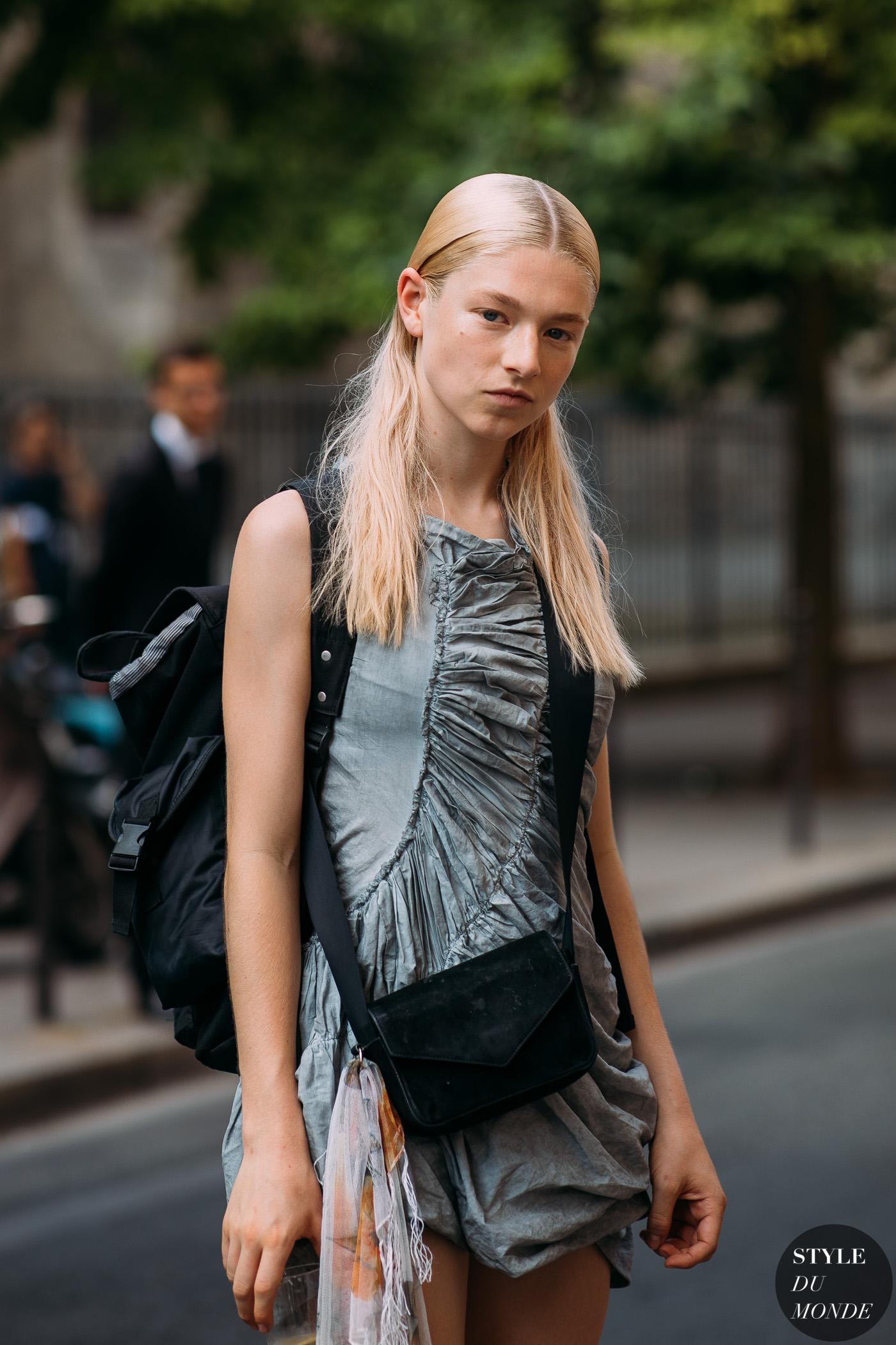 1400x2100 Hunter Schafer Wallpaper