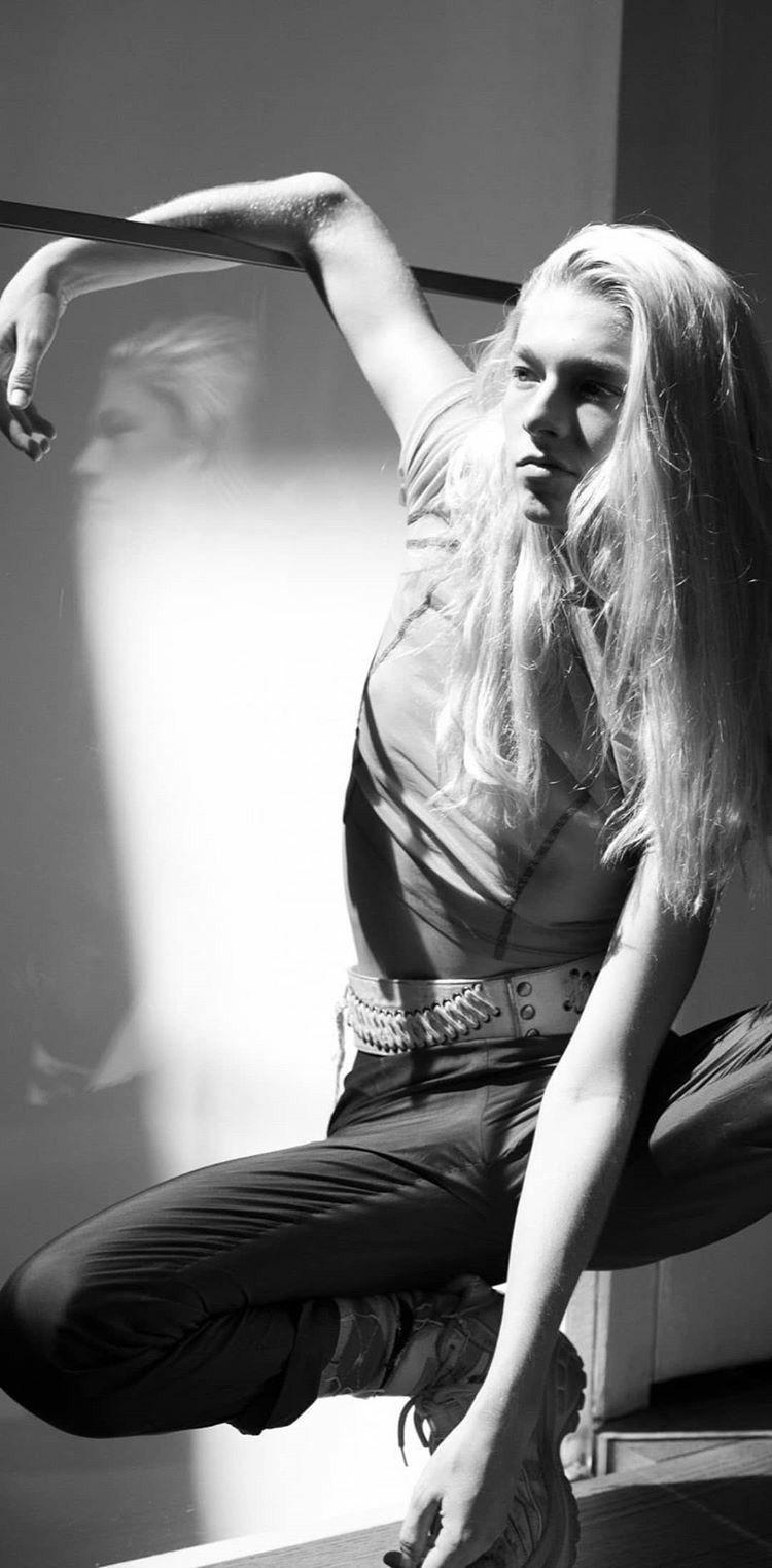 750x1522 Hunter Schafer. Women, Cool girl, Model
