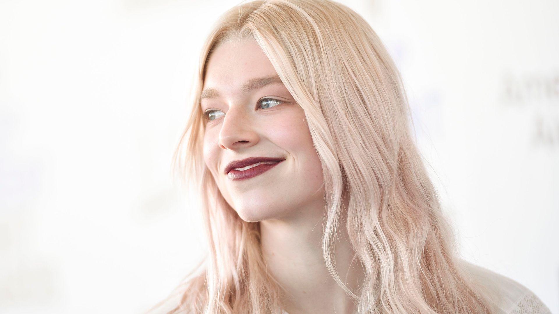 1920x1080 Hunter Schafer's London Fashion Week Burberry Outfit Is Chic as Hell