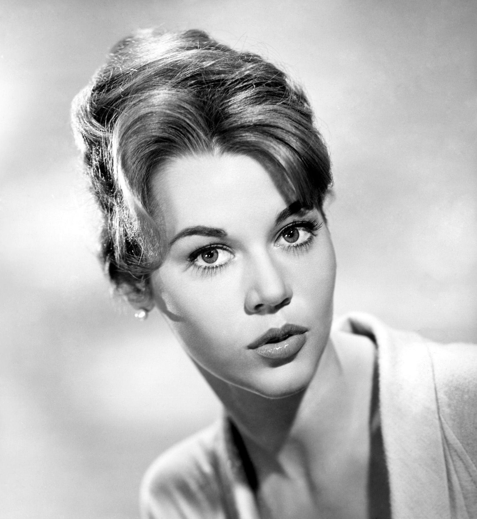 1652x1800 Jane Fonda Wallpaper HD Love Art