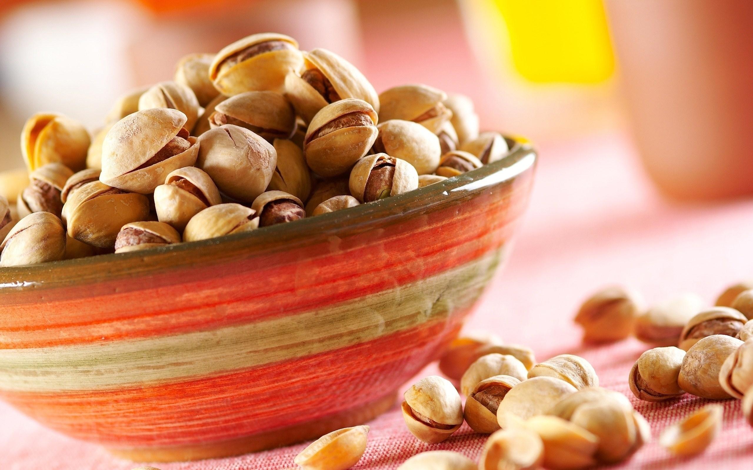 2560x1600 Fantastic Pistachio Nuts Wallpaper 44296 2560x1600px