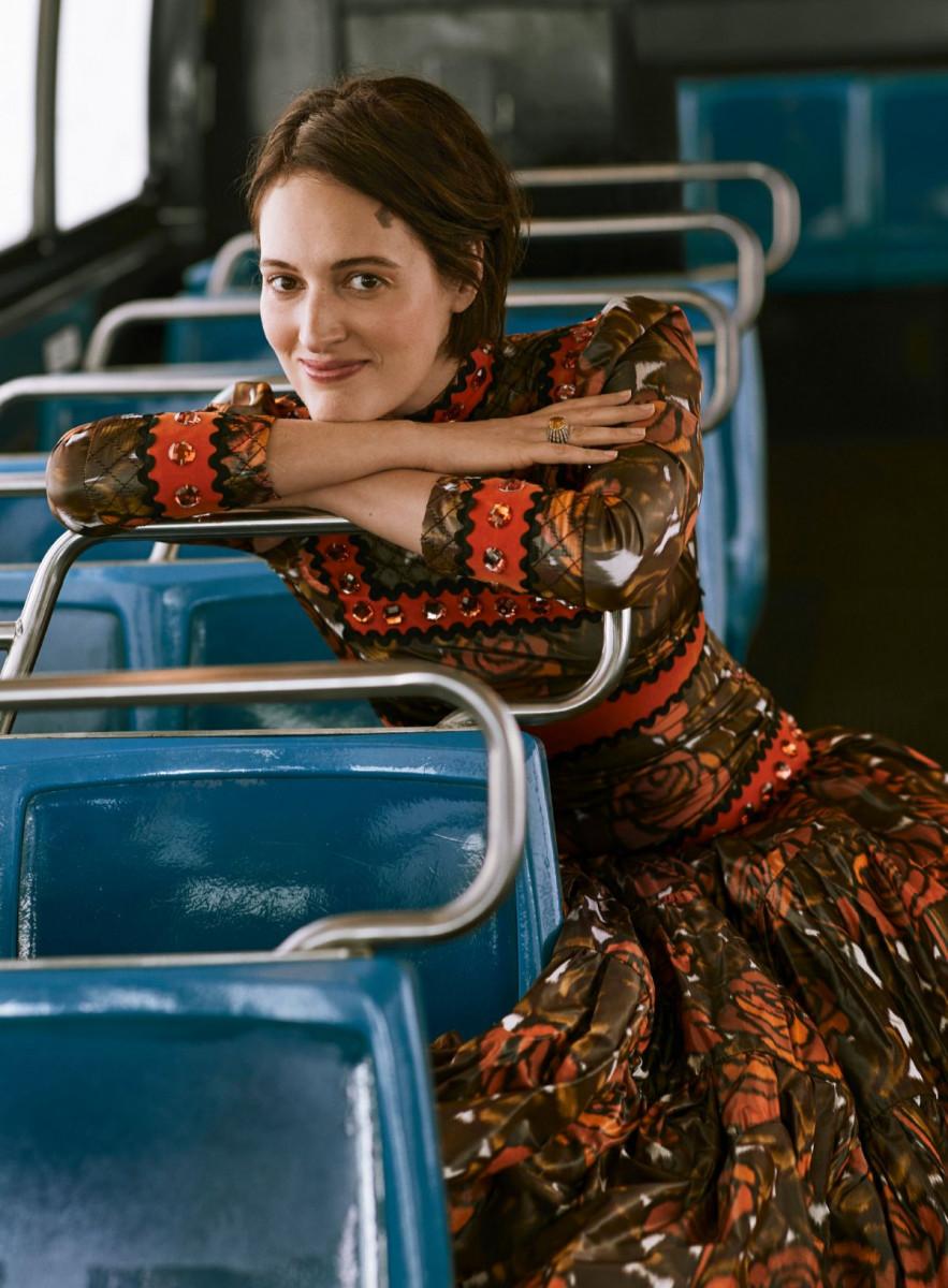 883x1200 Phoebe Waller Bridge Wallpaper