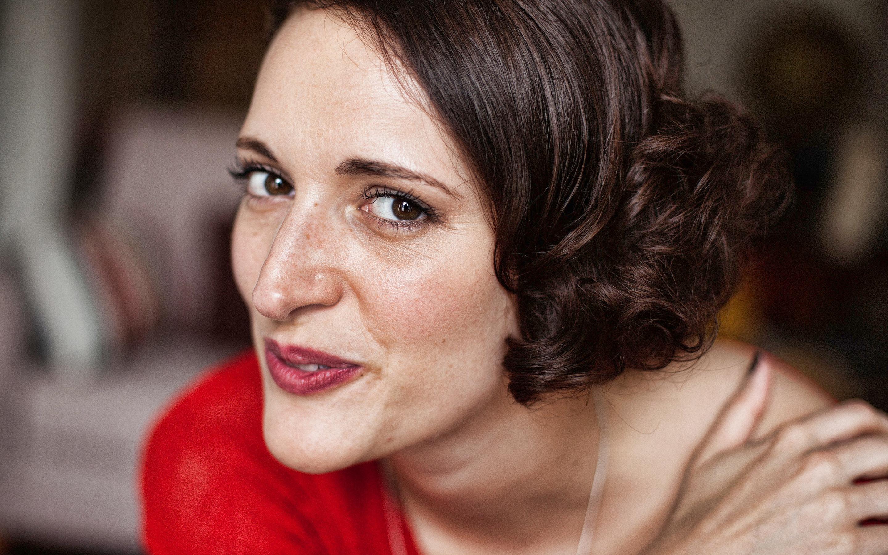 2880x1800 Download Wallpaper Phoebe Waller Bridge, English Actress, Portrait, Photohoot, Smile, Popular Actresses For Desktop With Resolution 2880x1800. High Quality HD Picture Wallpaper