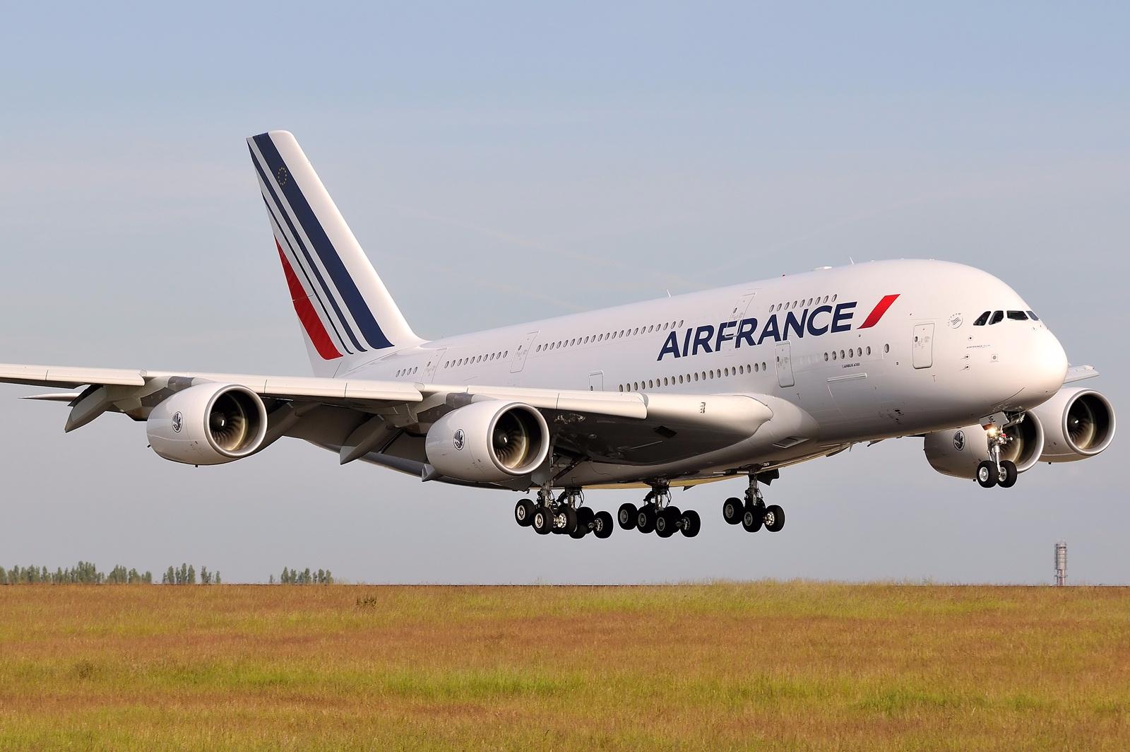 1600x1064 Air France A380 800 Touch Down Charles De Gaulle Aircraft Wallpaper 3997