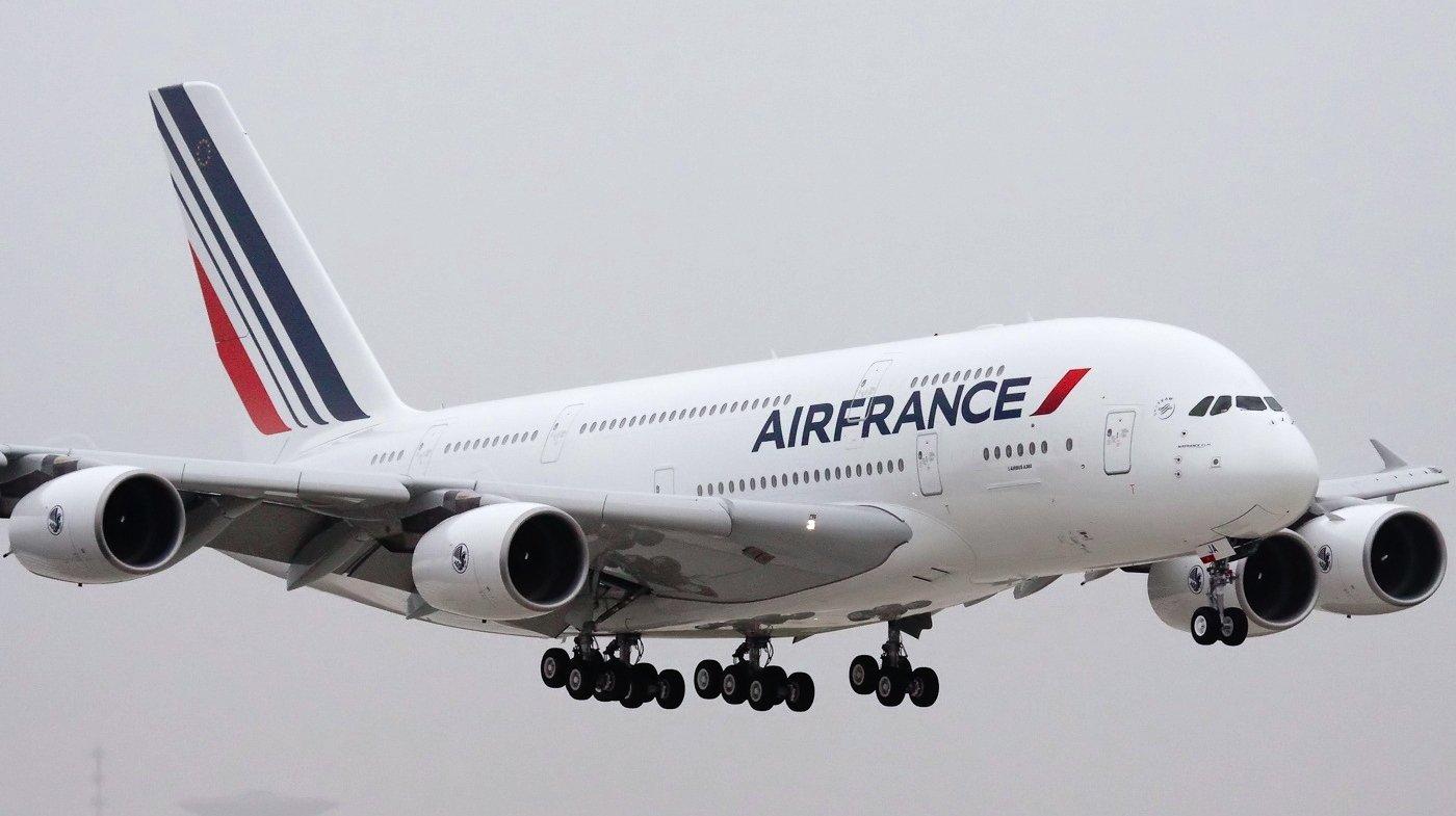 1400x785 A380 Landing Wallpaper