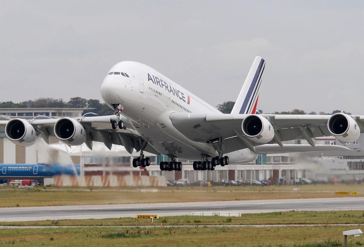 1200x816 business flight: Air France A380 861 pics gallery
