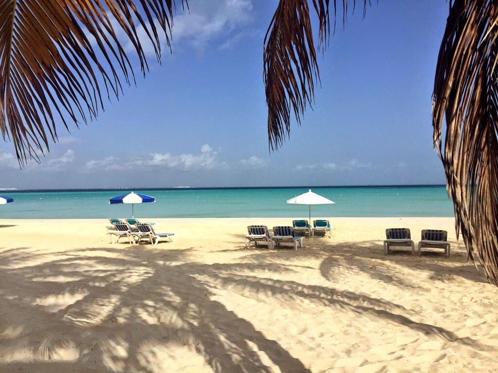 1024x768 Double Skinny Macchiato: Isla Mujeres: Bliss on the Beach