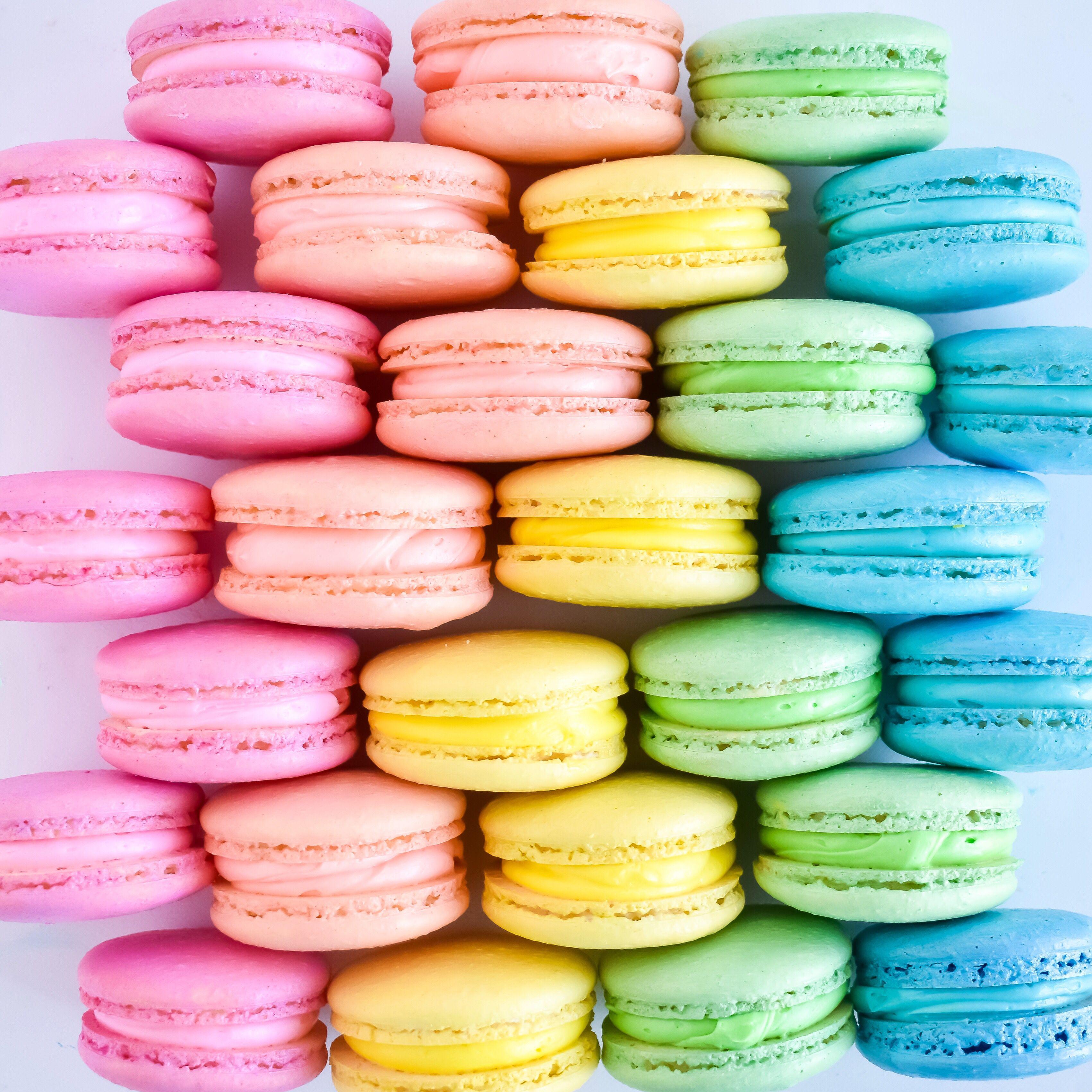 3403x3403 Rainbow macarons. Rainbow food, Cute desserts, Fun desserts