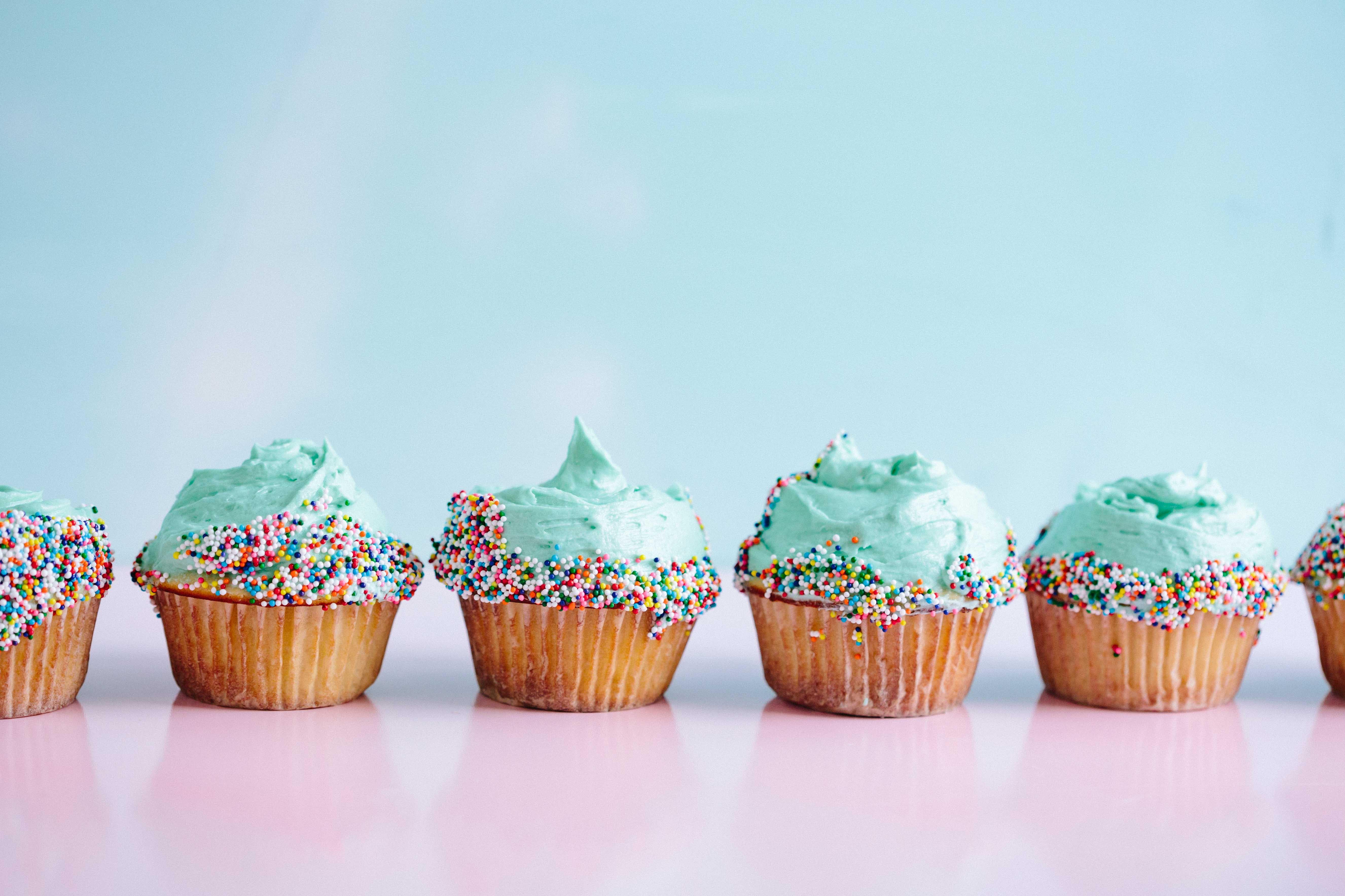 5305x3537 5305x3537 #rainbow, #turquoise, #sweet, #monochrome, #food presentation, #Free , #blue, #cake, #cakecase, #frosting, #pink, #food photography, #dessert, #cupecake, #baked, #refelction, #cupcake, #blue background, #food, #reflection