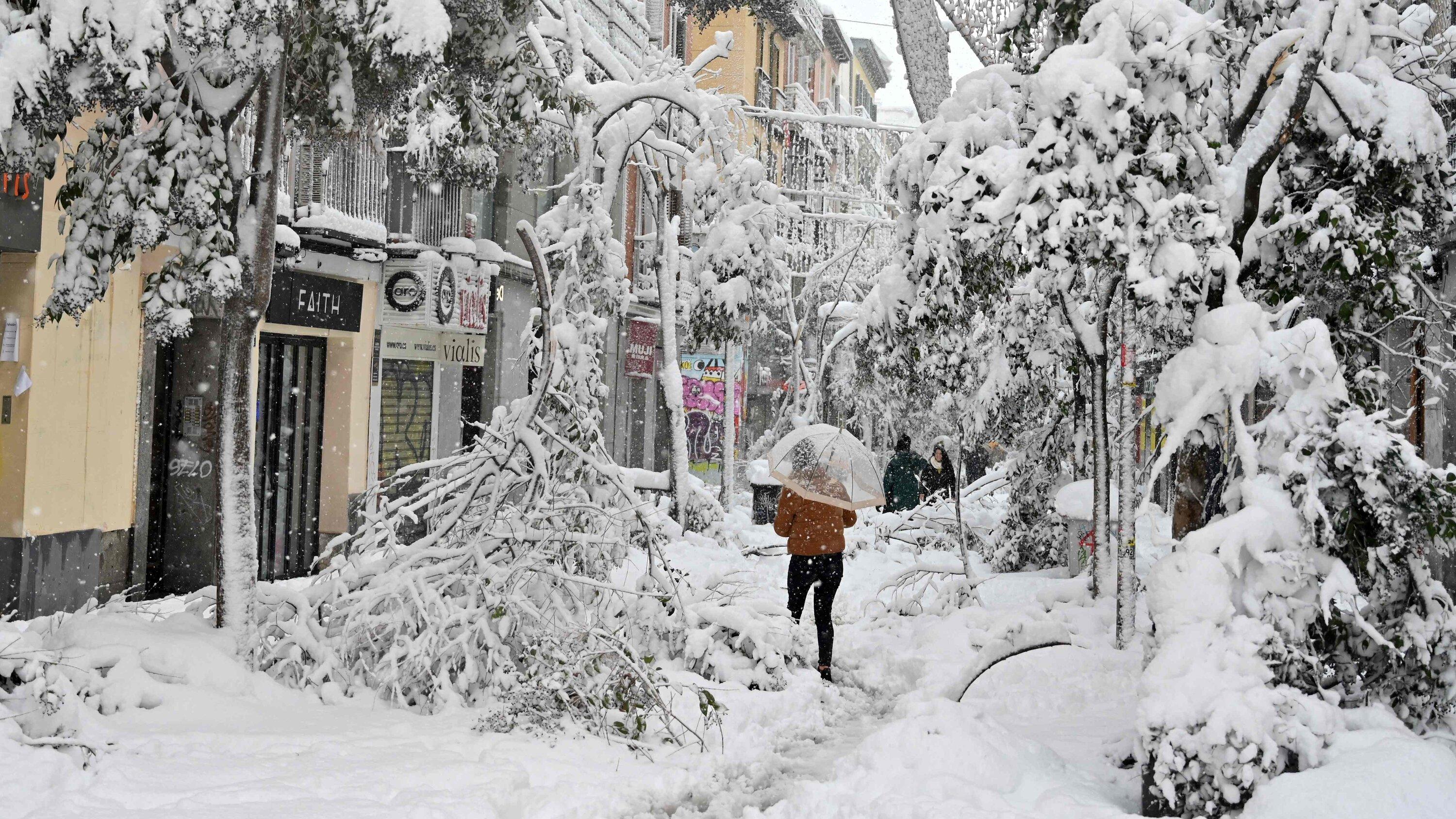 3000x1688 Madrid Is Buried Under Heaviest Snowfall in 50 Years