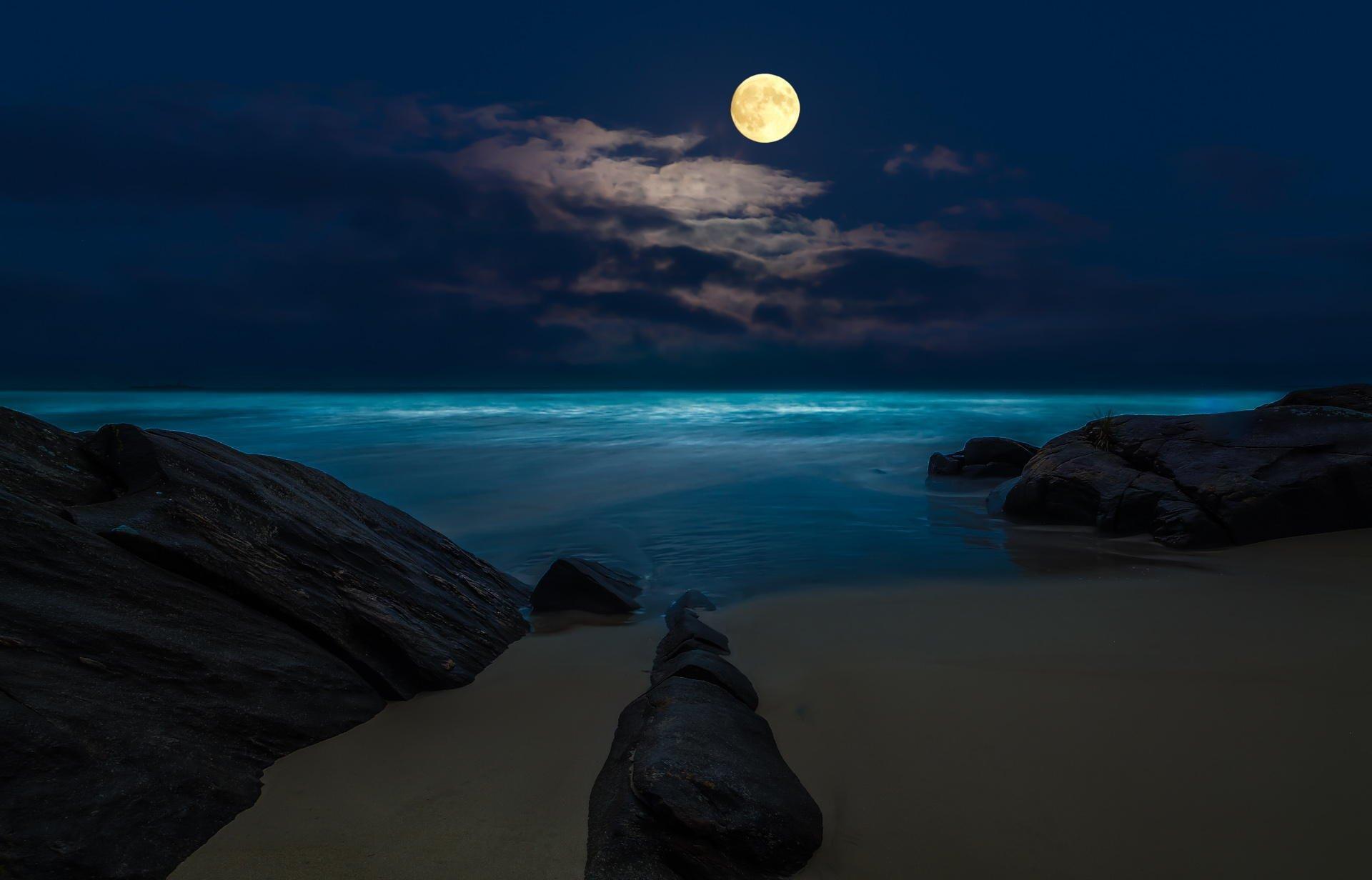 1920x1232 Beach Moon Wallpaper