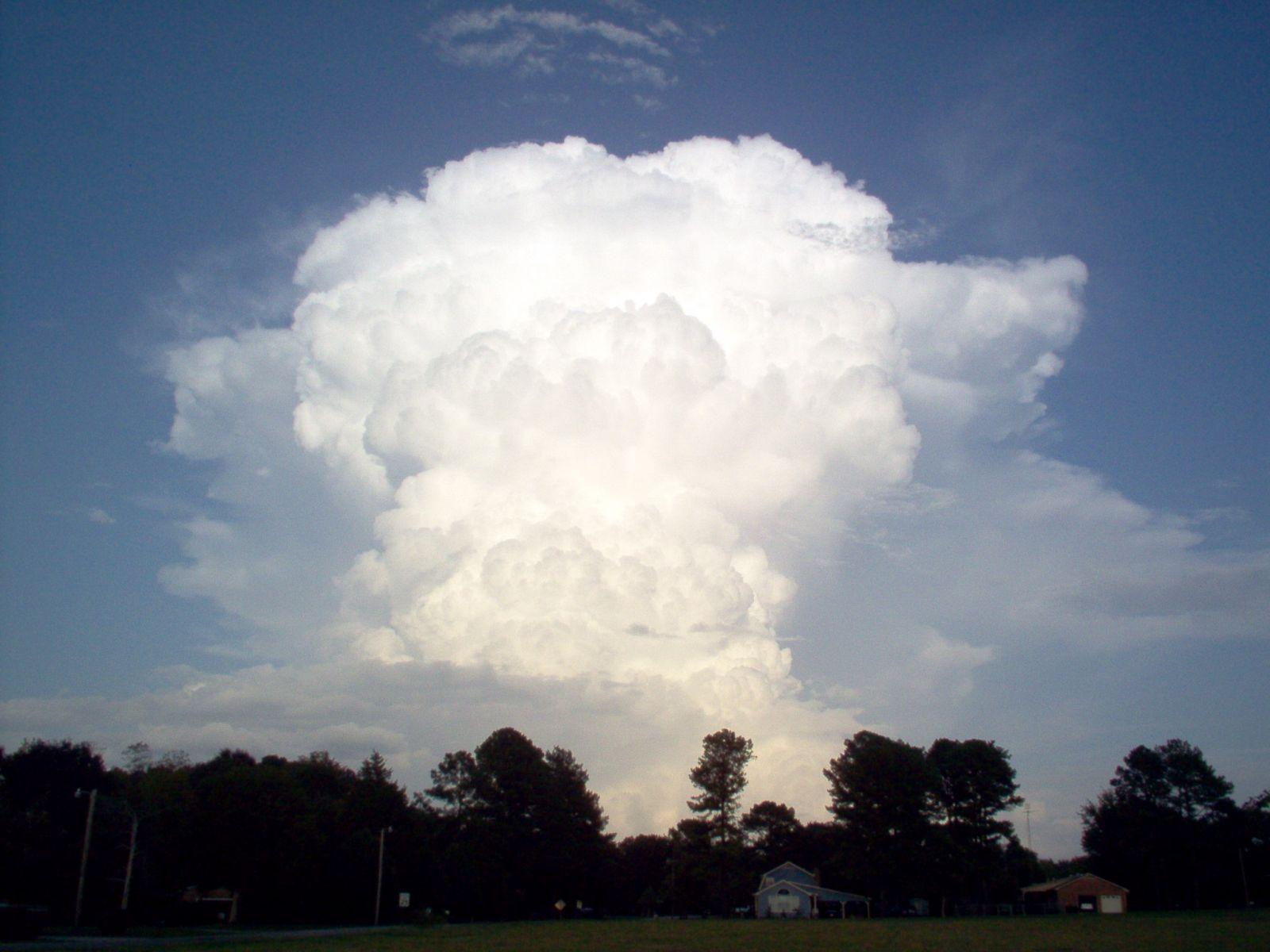1600x1200 What Constitutes a Severe Thunderstorm?