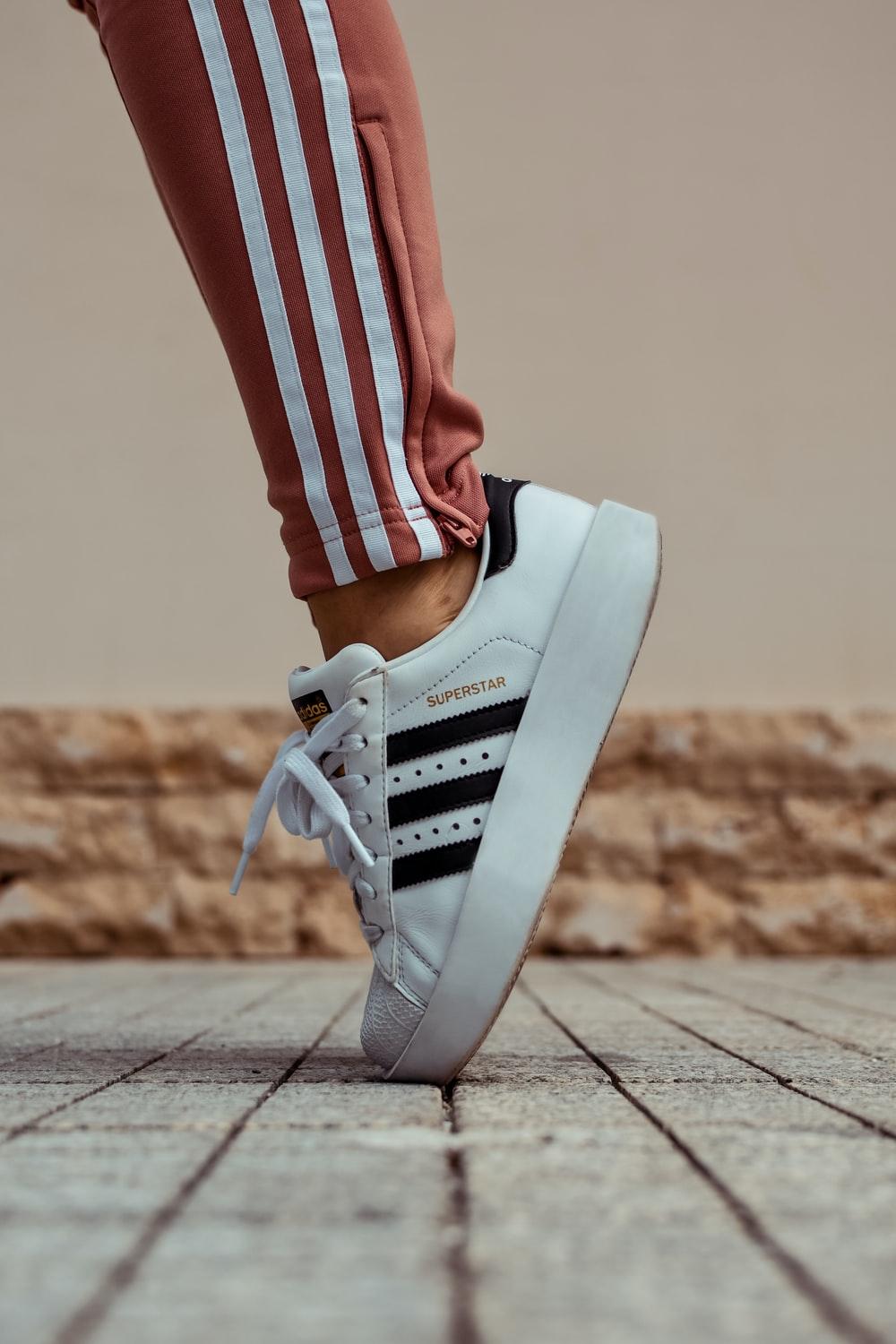 1000x1500 Aesthetic Adidas Shoes Wallpaper