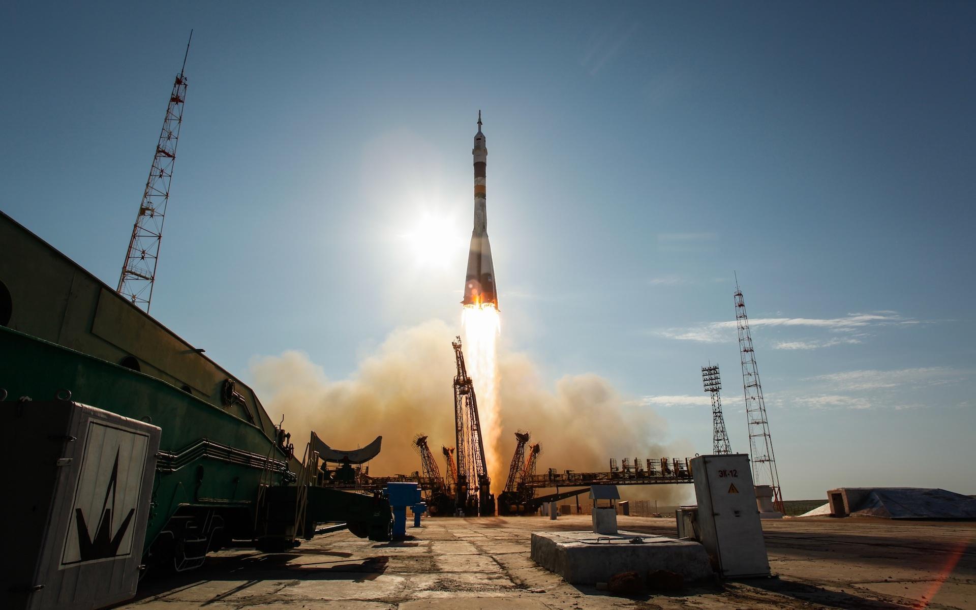 1920x1200 Expedition 31 Soyuz Launch Space Wallpaper