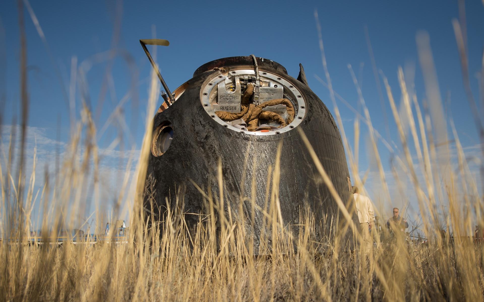 1920x1200 Soyuz at Rest Wallpaper