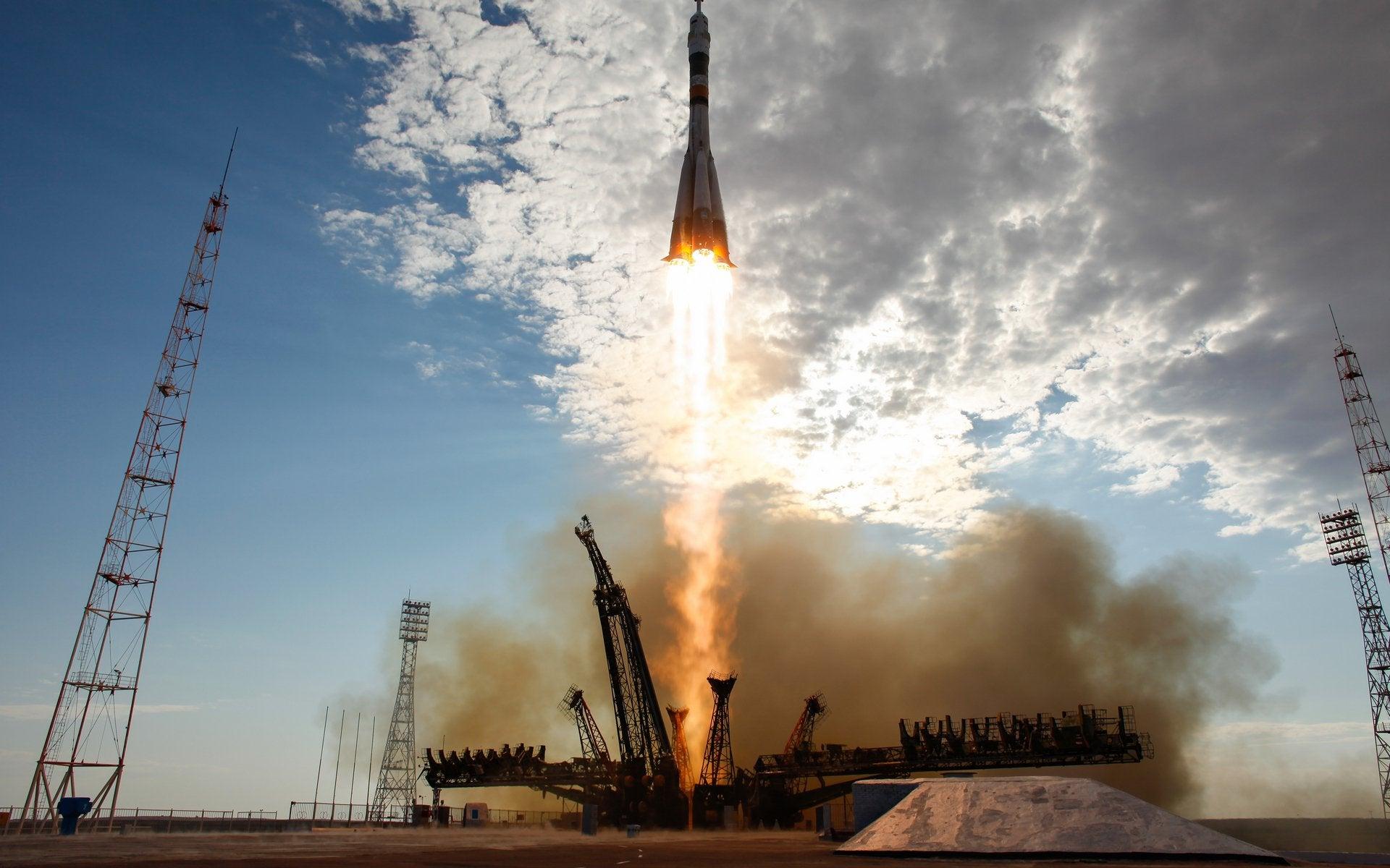 1920x1200 Soyuz (rocket) [1920 × 1200]