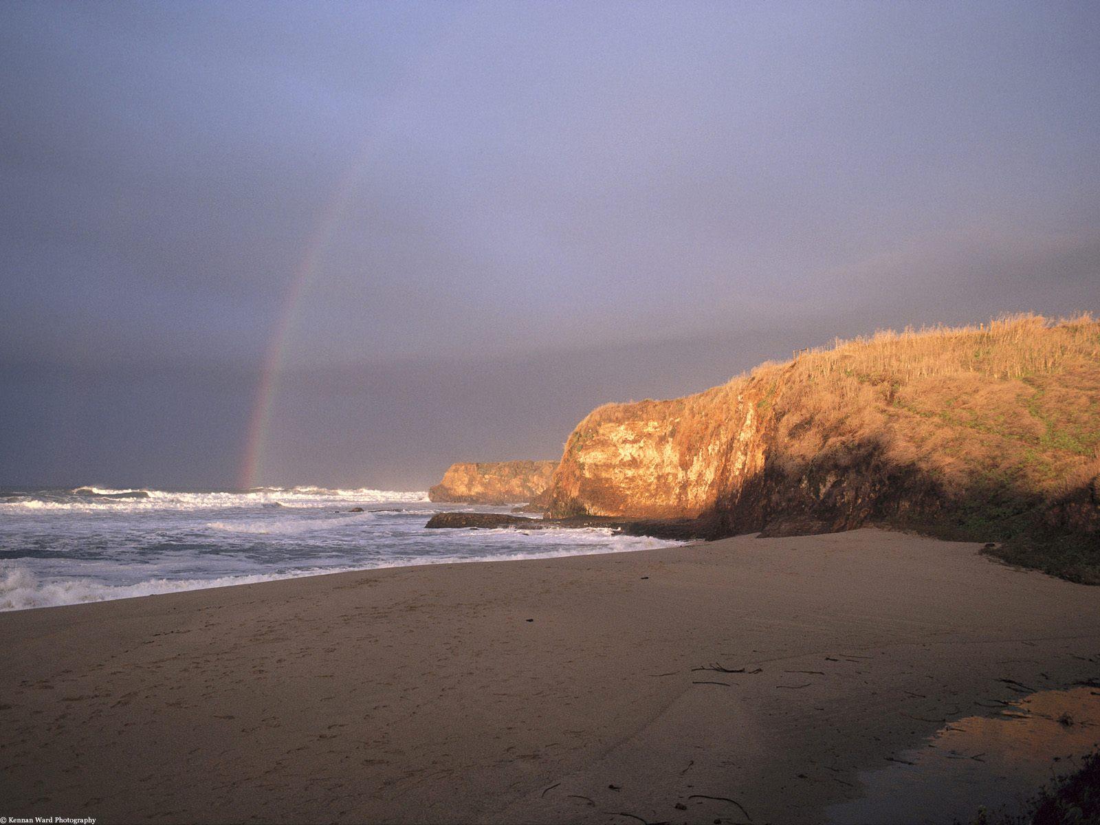 1600x1200 A Rainbow That Leads To Pacific Gold And Coasts Wallpaper