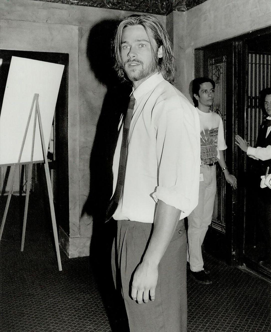1086x1327 When Brad Pitt was just a Robert Redford lookalike trying to find his place in Hollywood