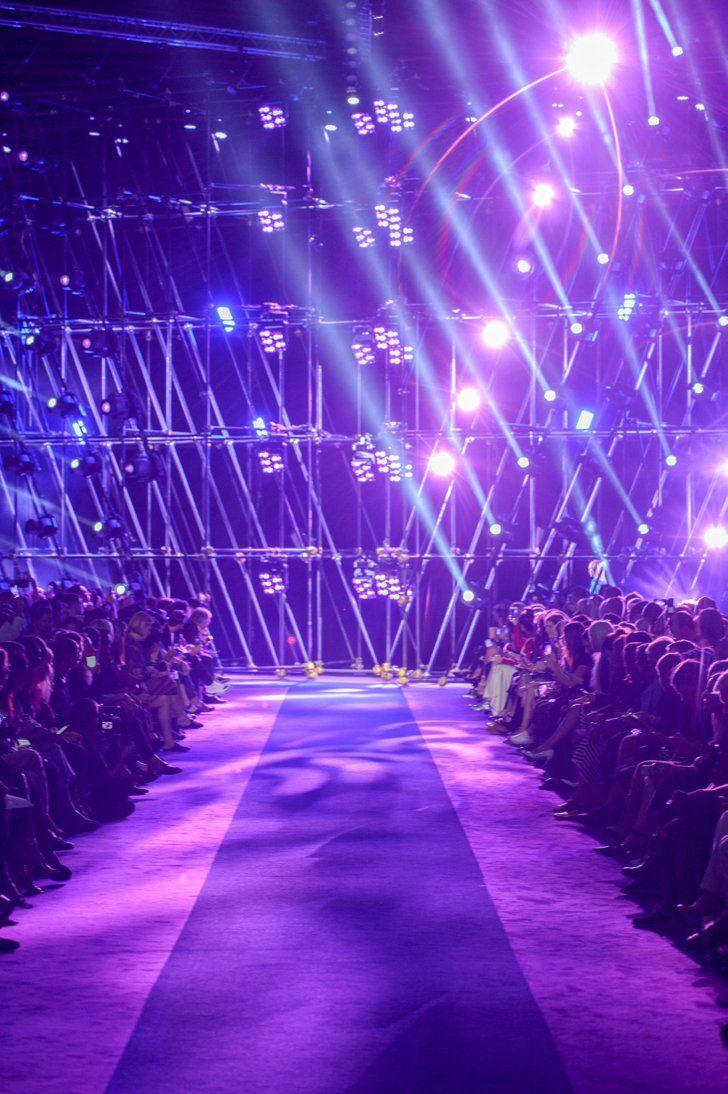 728x1094 Gigi Hadid and Naomi Campbell Just Walked in the Show at Milan Fashion Week. Green screen video background, Episode interactive background, Blur photo background