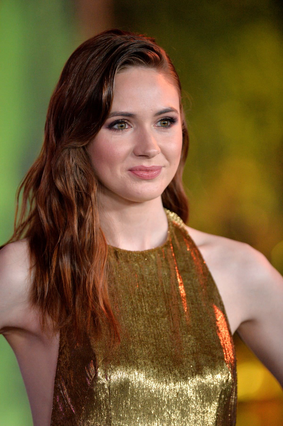 1200x1803 Karen Gillan Hot Latest HQ Pics Image In Short Cloths