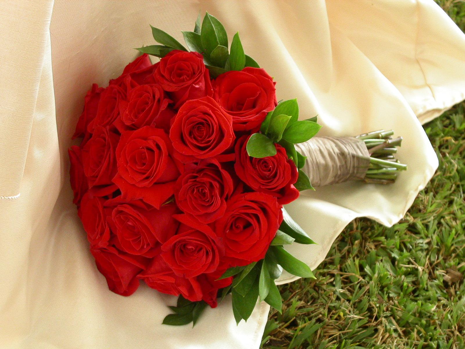 1600x1200 Bouquet Wedding Flowers Roses wallpaperx1200