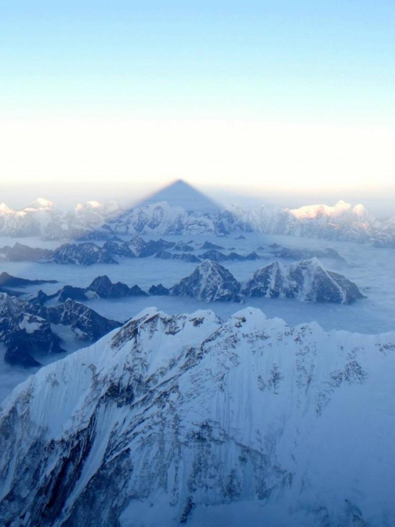 768x1024 iPad Wallpaper Everest