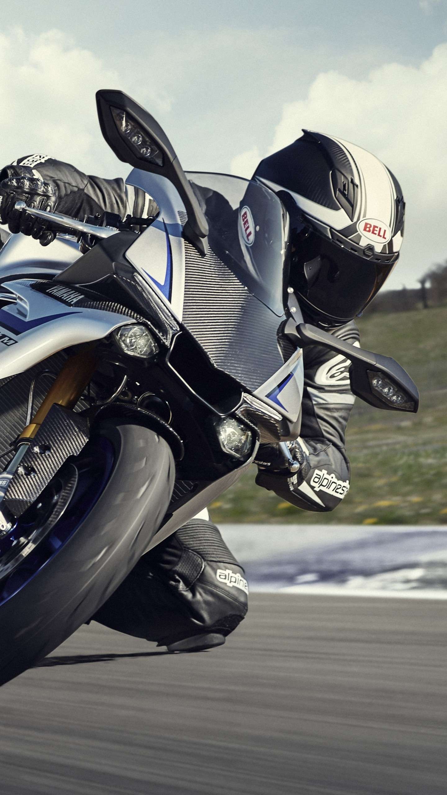 1440x2560 Yamaha R1 Wheelie Wallpaper
