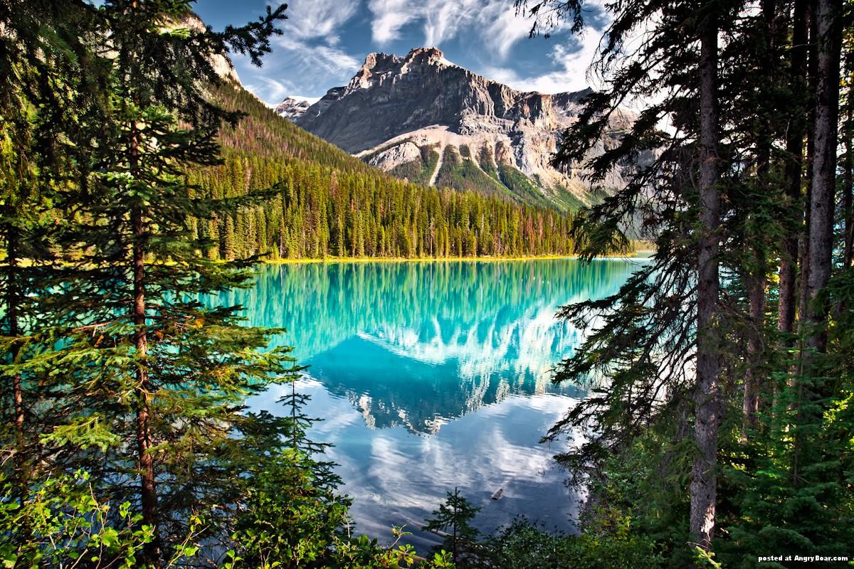 1200x800 Beautiful Mountain Lake Wallpaper