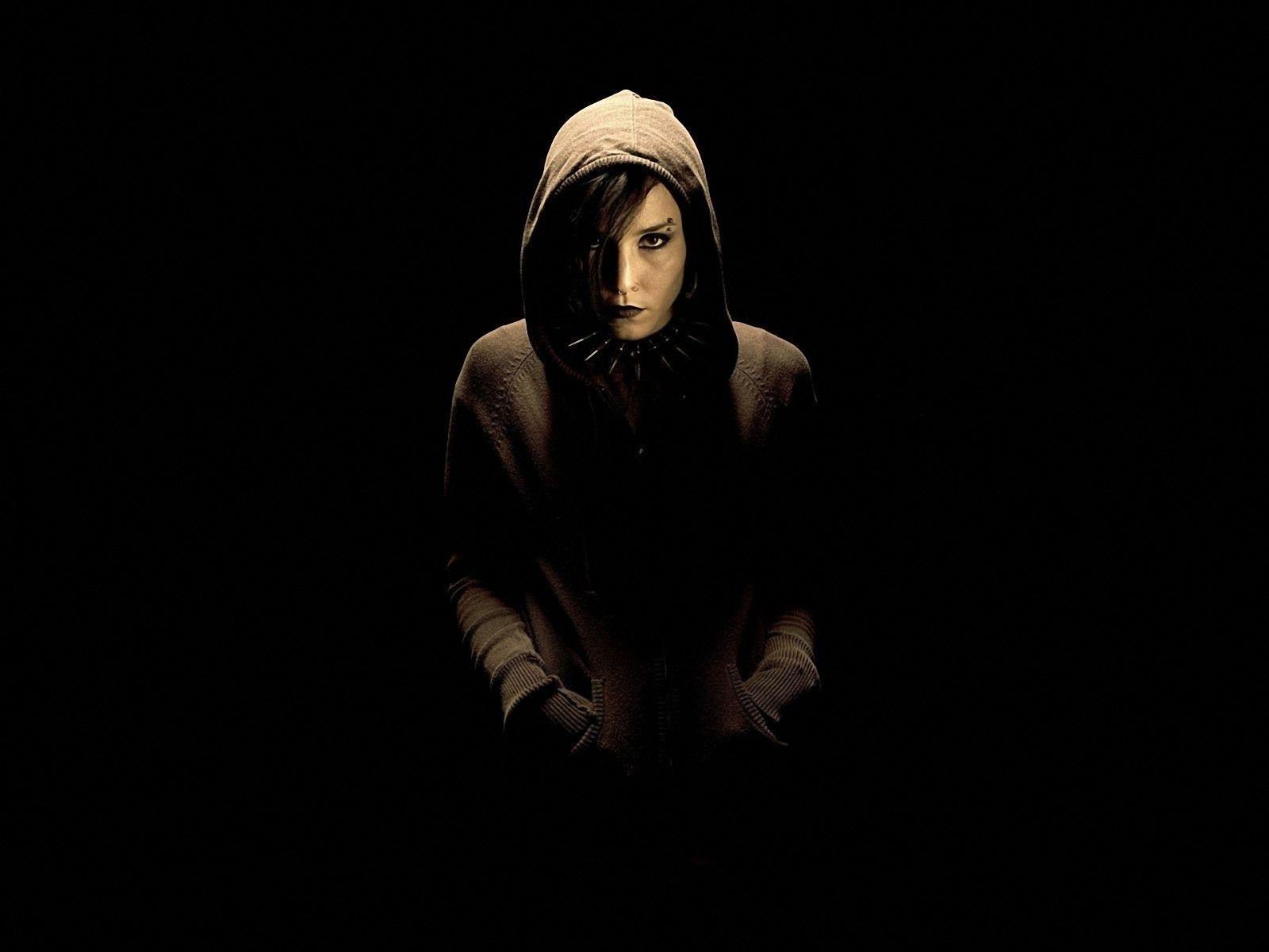 1600x1200 The Girl with the Dragon Tattoo Dark background HD Wallpaper 1600x1200. The girl with the dragon tattoo, Noomi rapace, Lisbeth salander