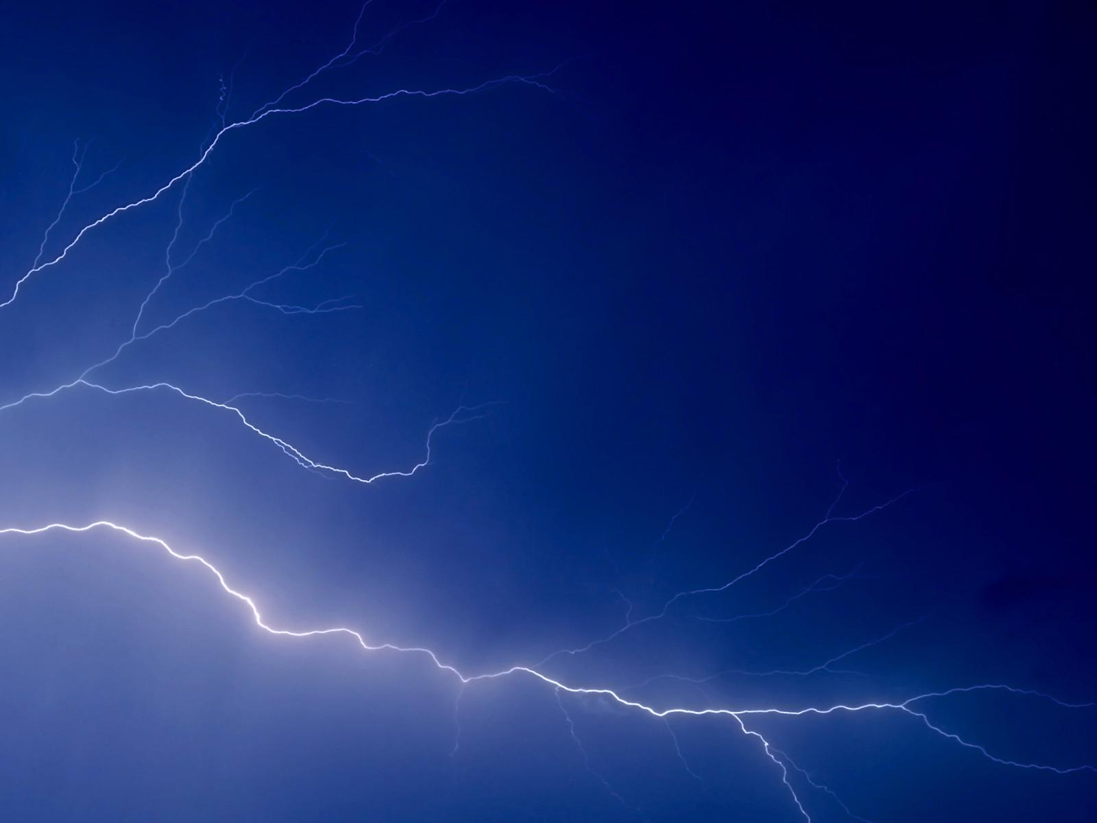 1600x1200 Lightning Point Background. Lightning Wallpaper, Unbelievable Lightning Wallpaper and Lightning Dragon Wallpaper