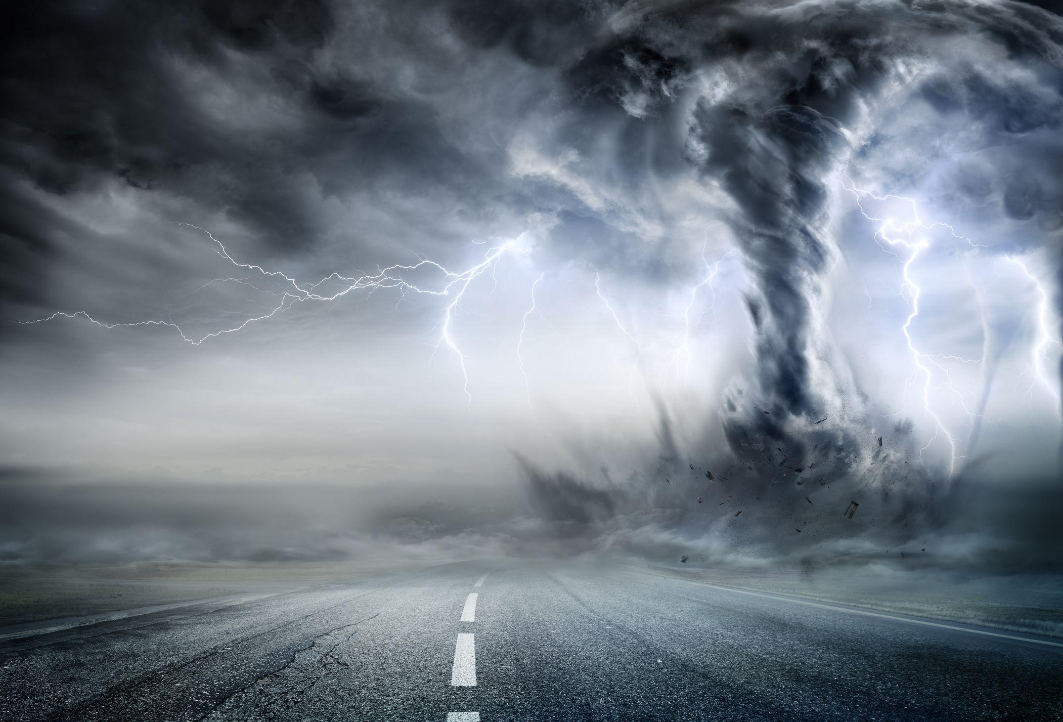 Tornado And Lightning Wallpapers Top Free Tornado And Lightning Backgrounds Wallpaperaccess